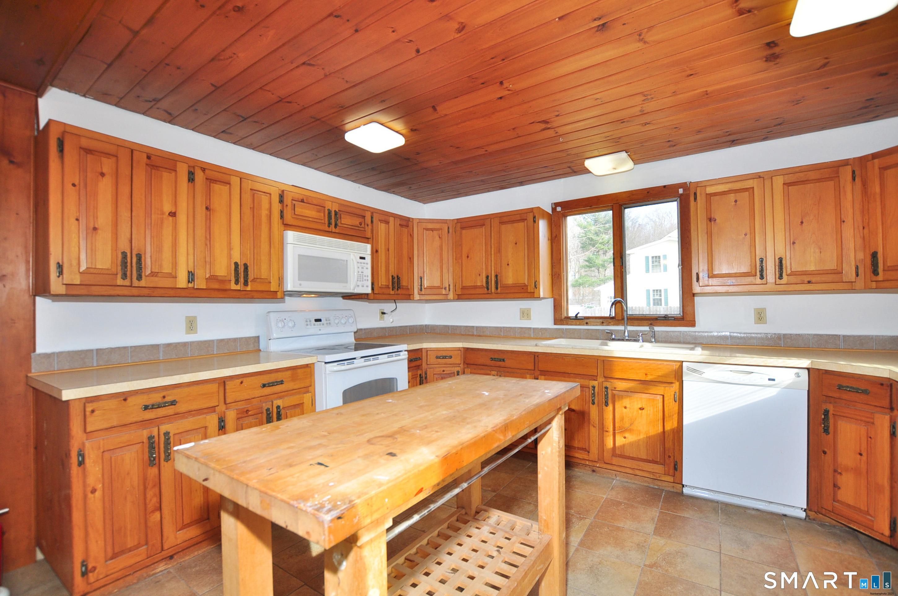 Meadow St, Winsted, CT 06098