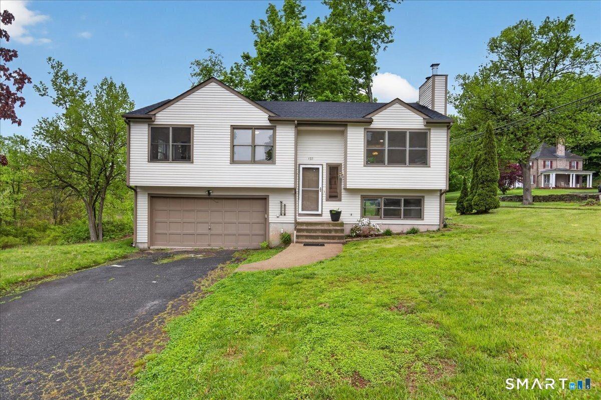 Long Hill Rd, Middletown, CT 06457