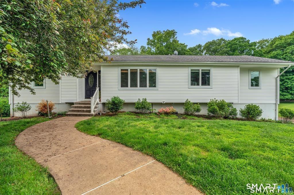 Woodside Dr, Branford, CT 06405
