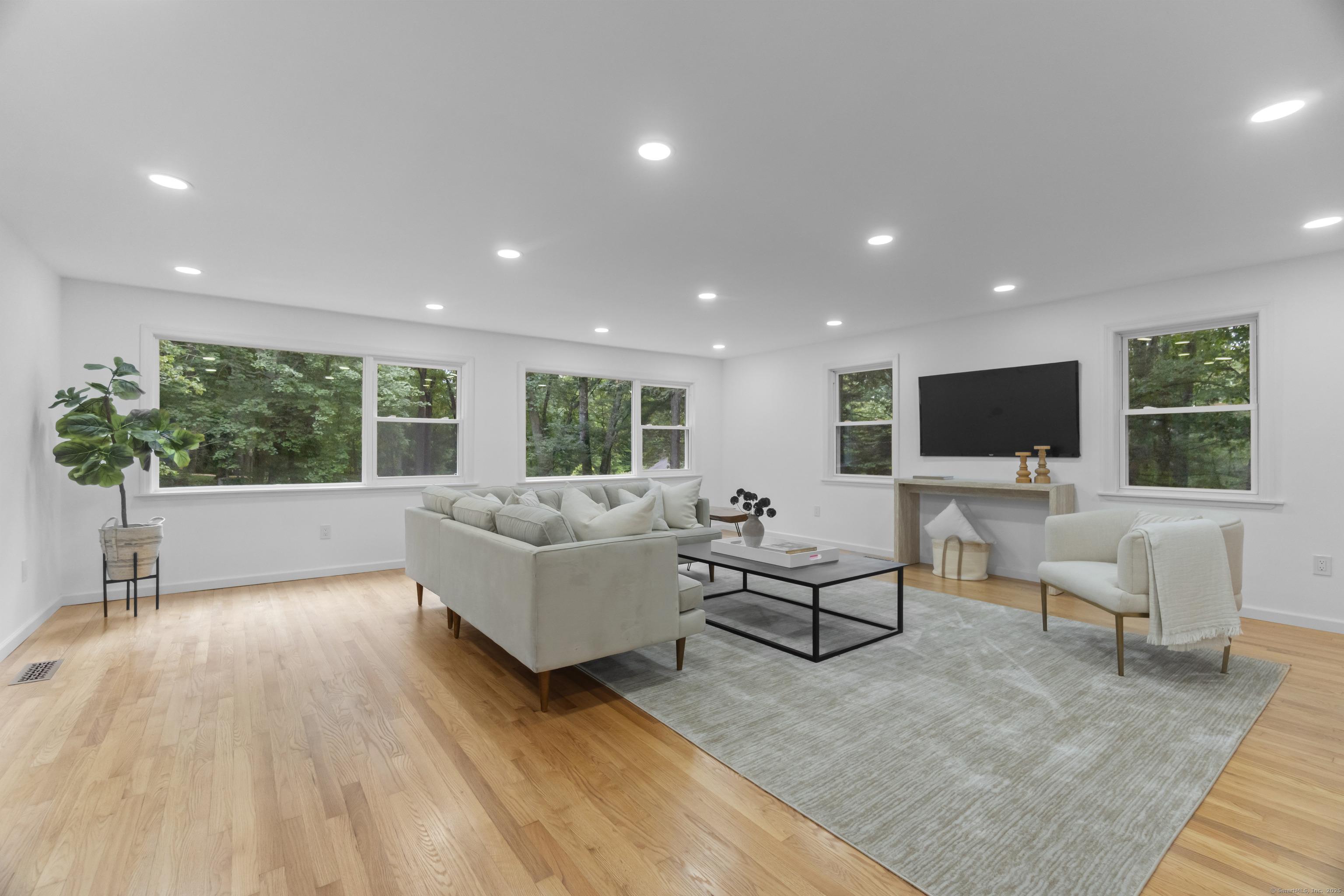 Ravenwood Dr, Weston, CT 06883