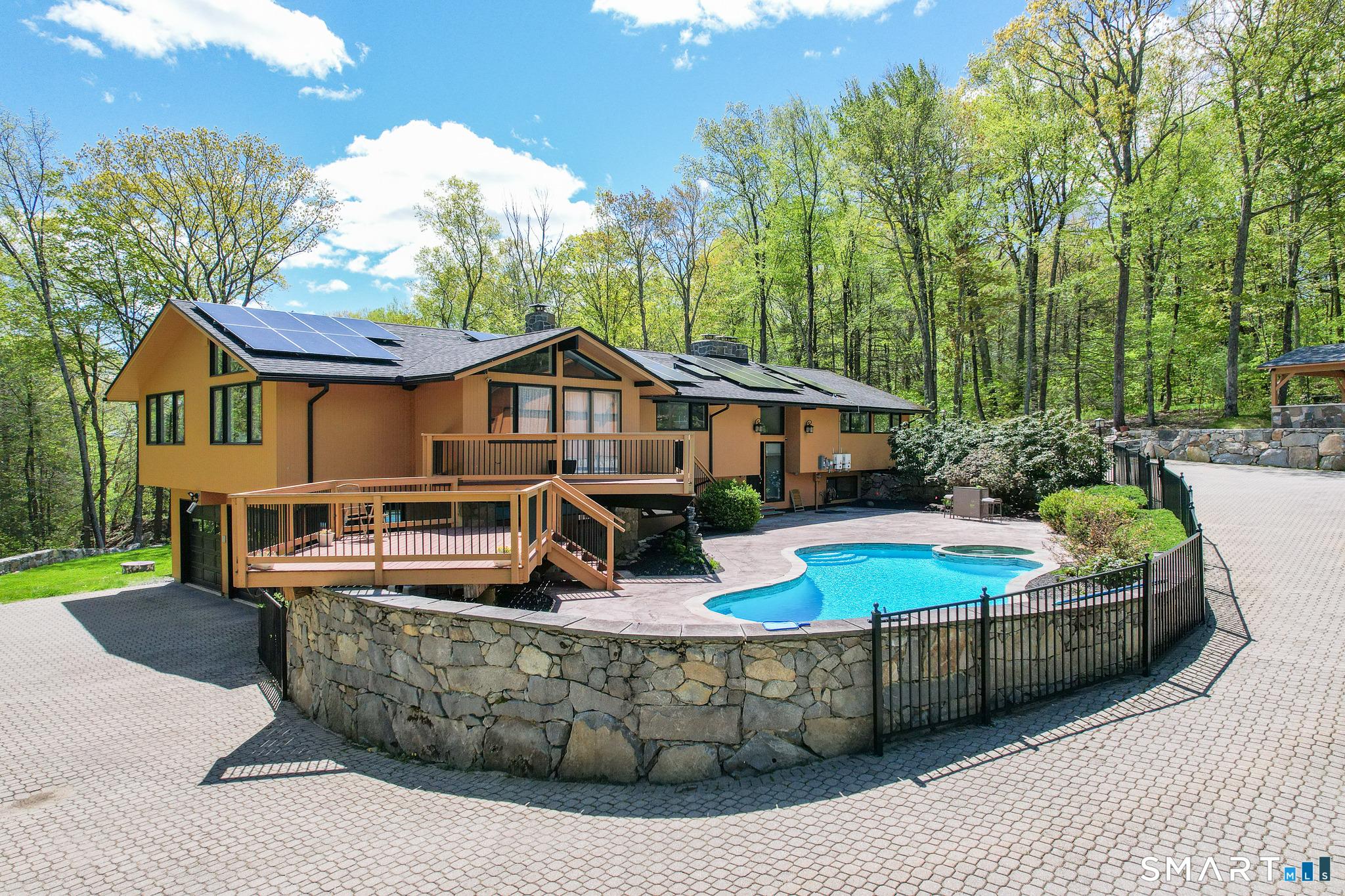 Westledge Dr, Torrington, CT 06790
