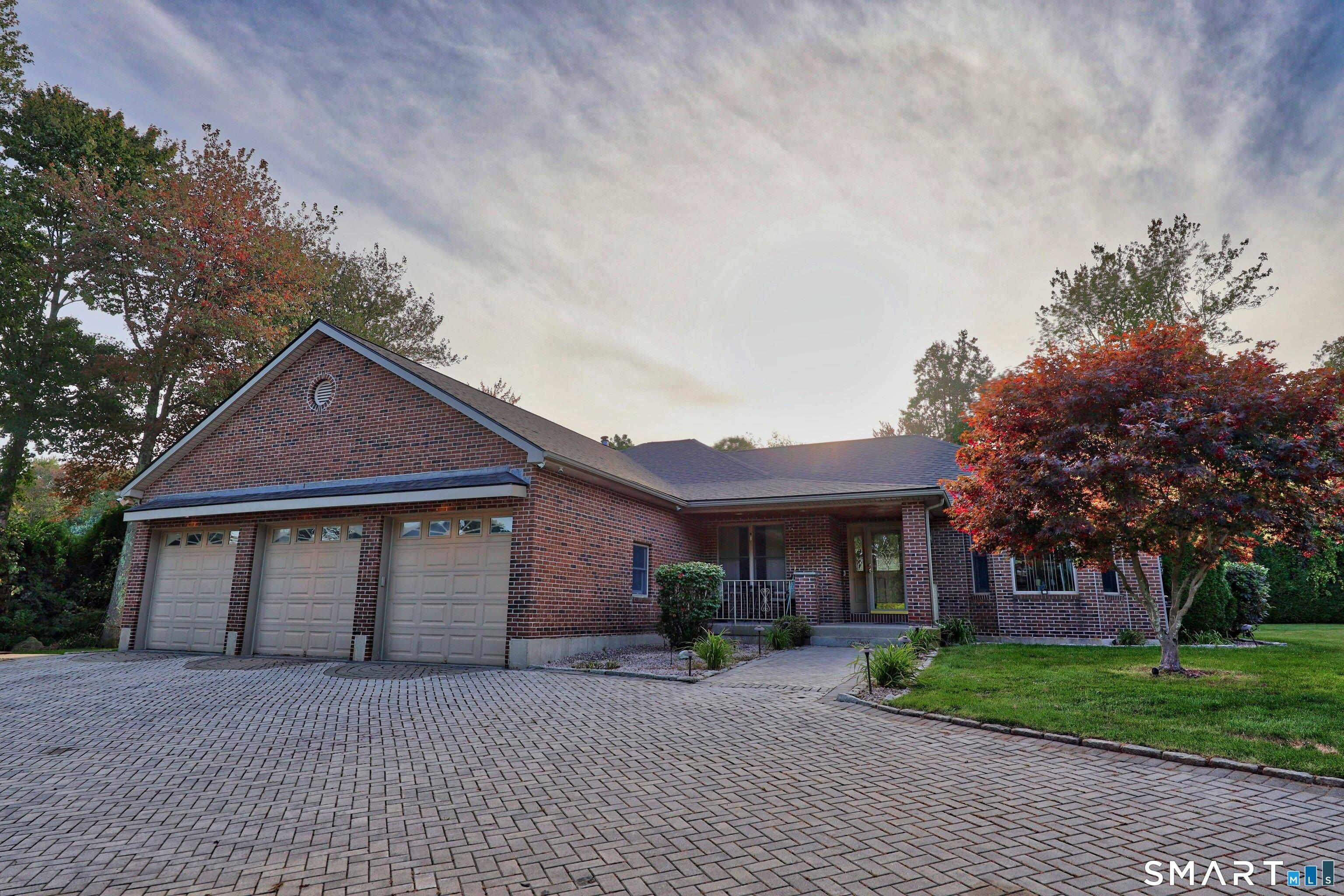 Florence Dr, Prospect, CT 06712