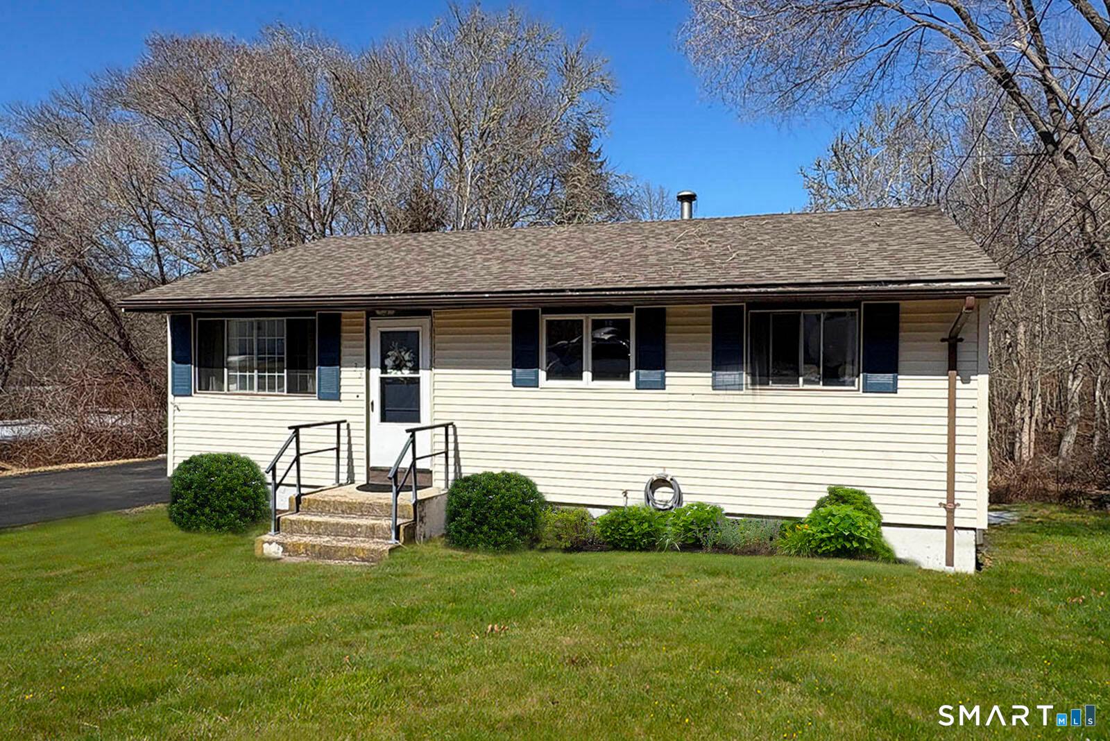 Shawondassee Dr, Stonington, CT 06378
