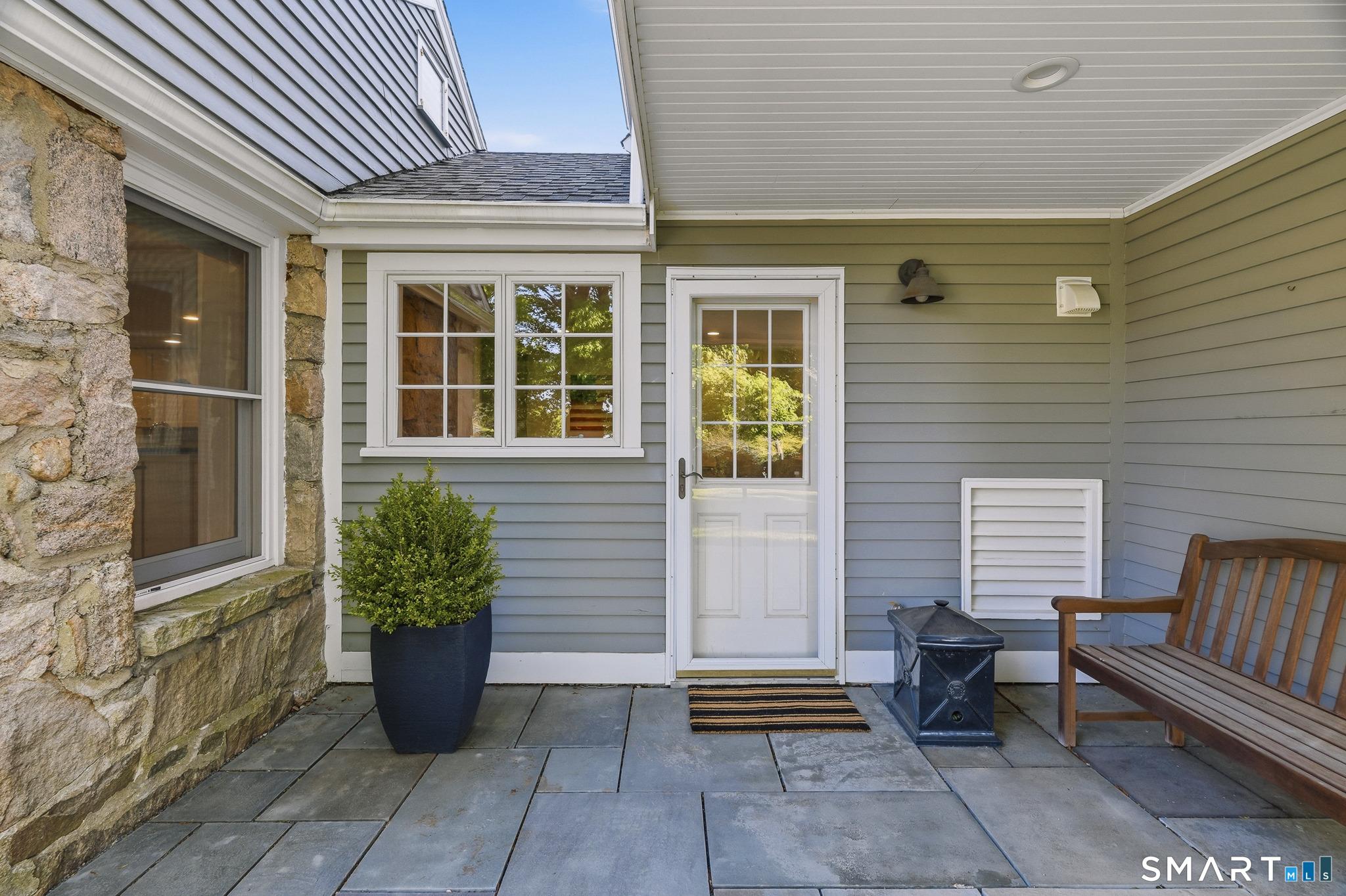 Pequot Trl, Stonington, CT 06378