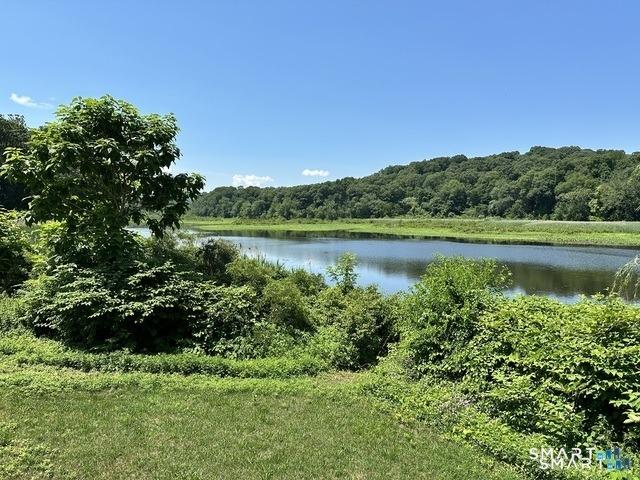 Middlesex Ave, Chester, CT 06412