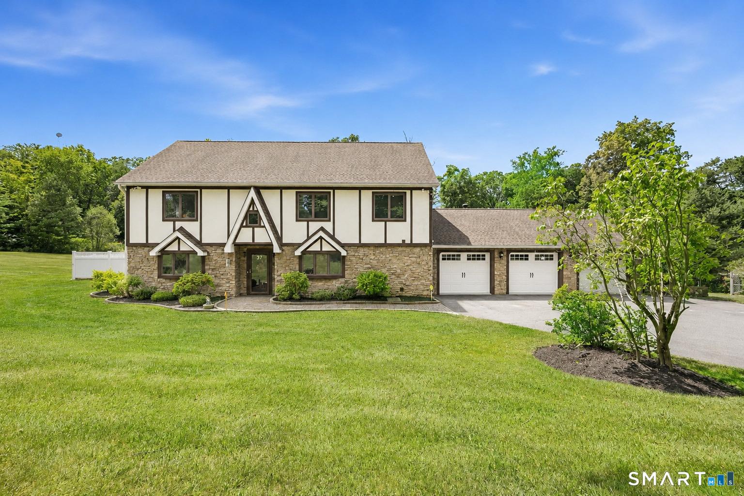 Tunnel Rd, Newtown, CT 06470