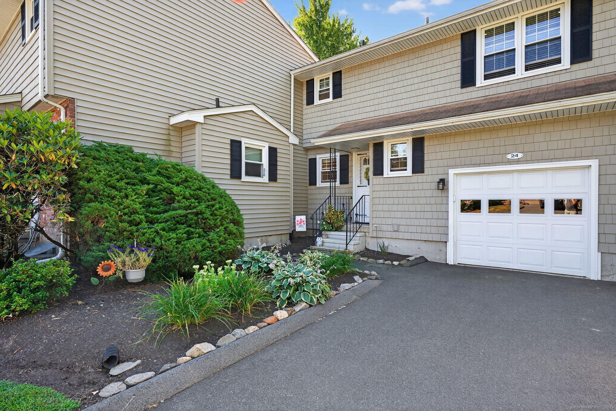 Thorne Rd, West Hartford, CT 06110