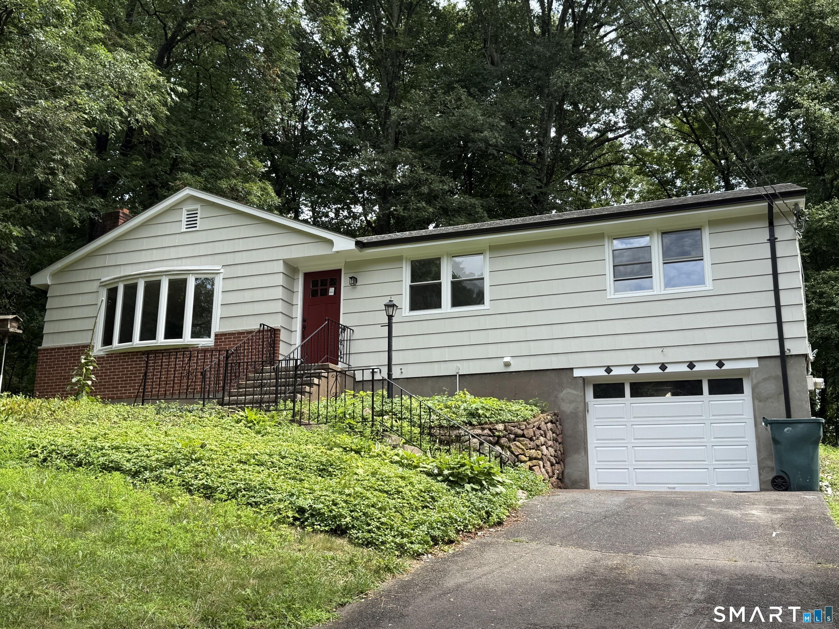 Forest Ct N, Hamden, CT 06518