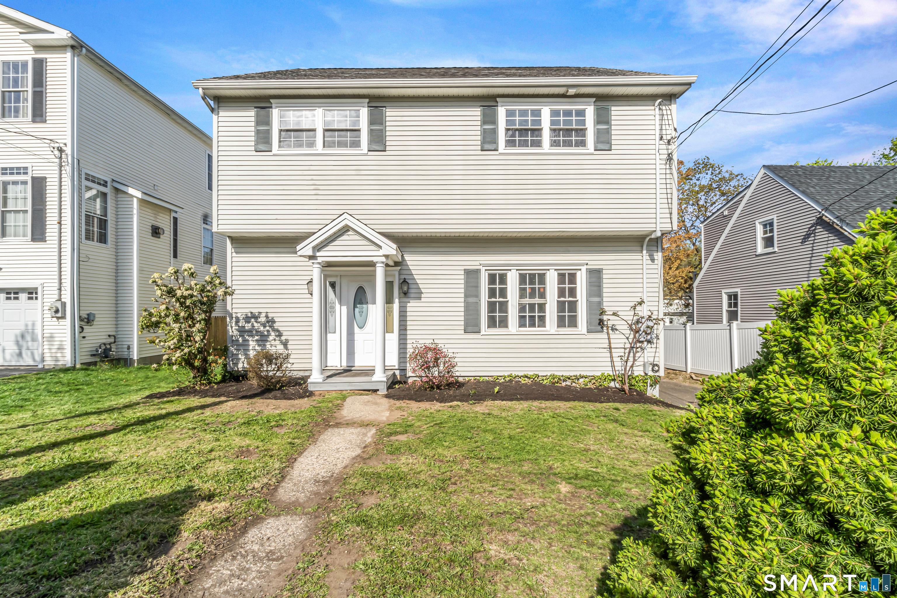 Stratfield Rd, Fairfield, CT 06825