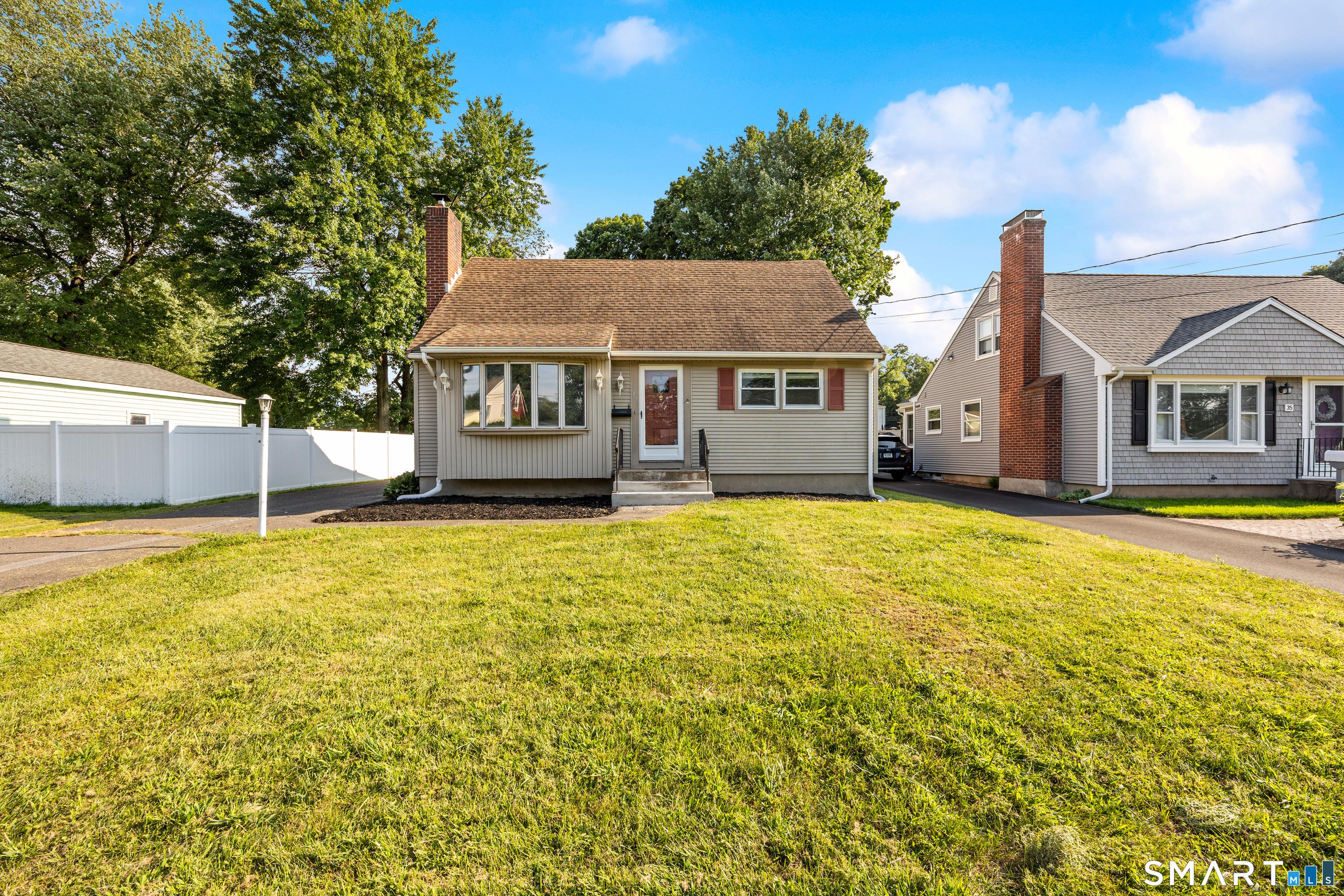 Whiteside St, Newington, CT 06111