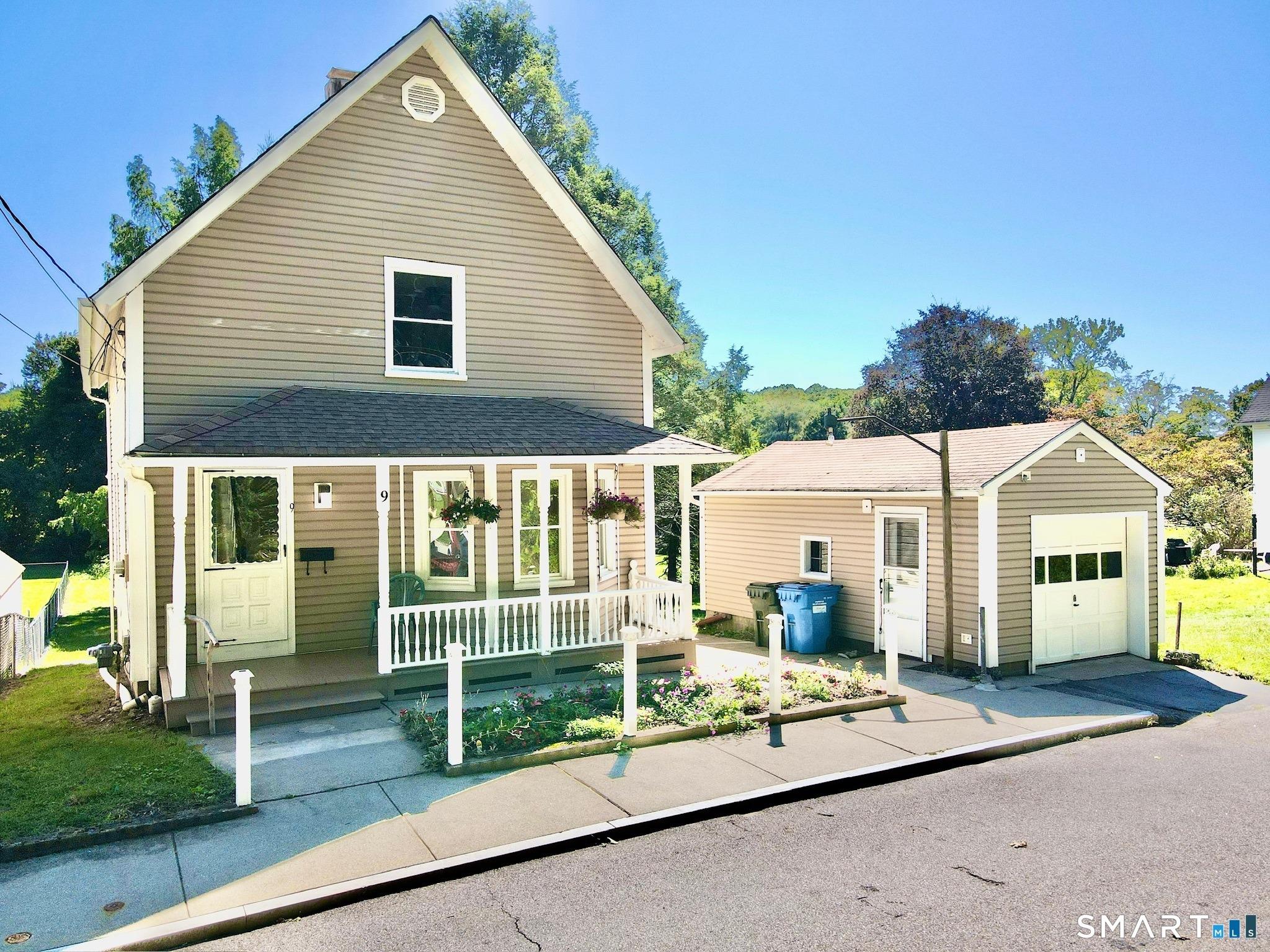 Daniel St, Norwich, CT 06360