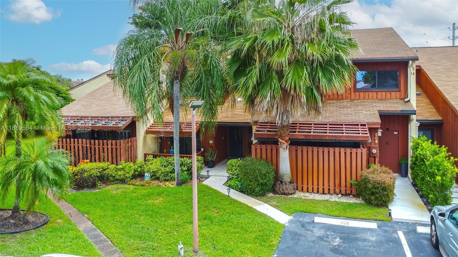 Se 14th St, Dania, FL 33004
