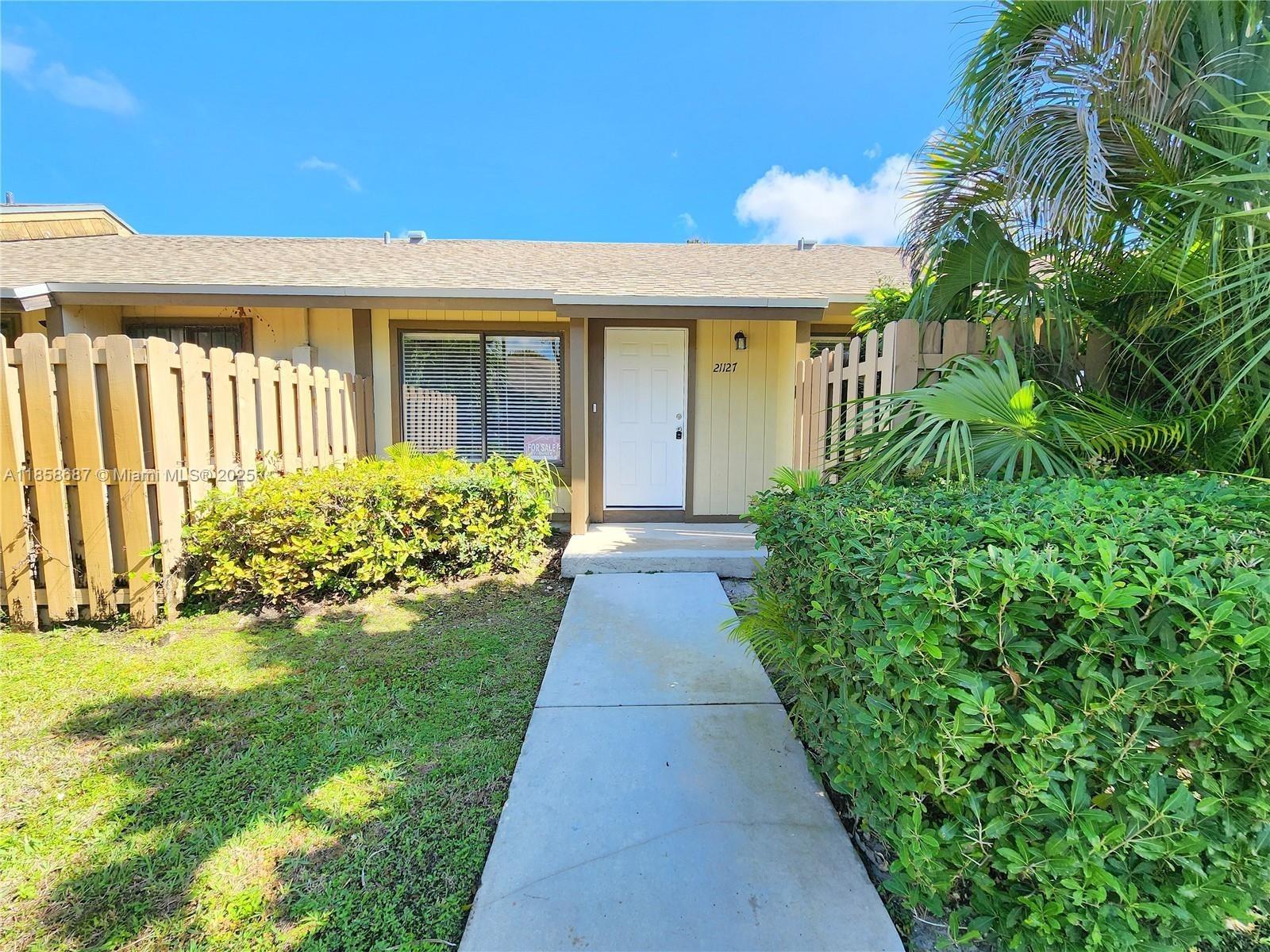Ne 5th Pl, Miami, FL 33179