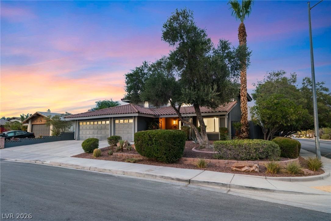 Coolcrest Ct, Las Vegas, NV 89103