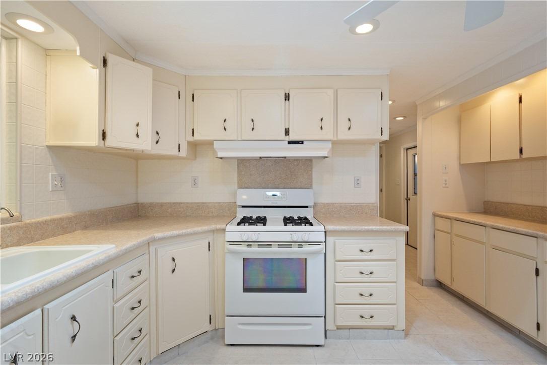 Royal Ridge Blvd, Las Vegas, NV 89103