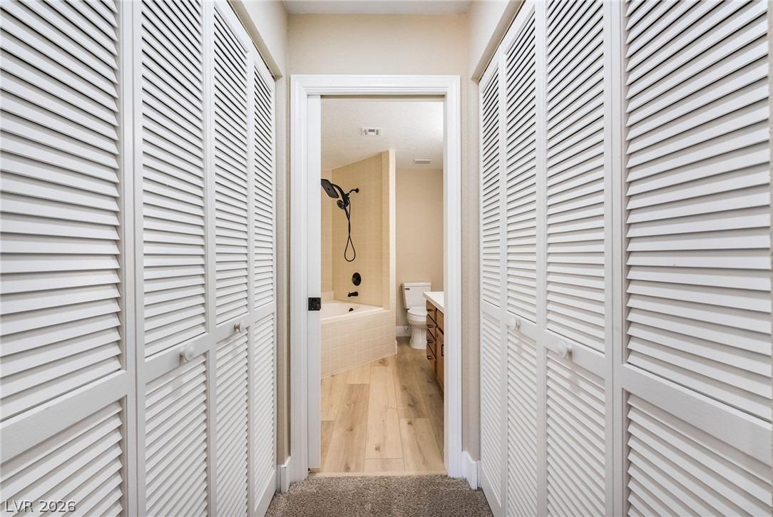 Laguna Shores Ln, Las Vegas, NV 89121