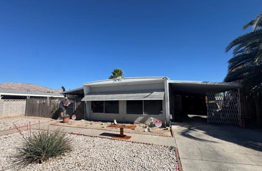 Sir George Dr, Las Vegas, NV 89110