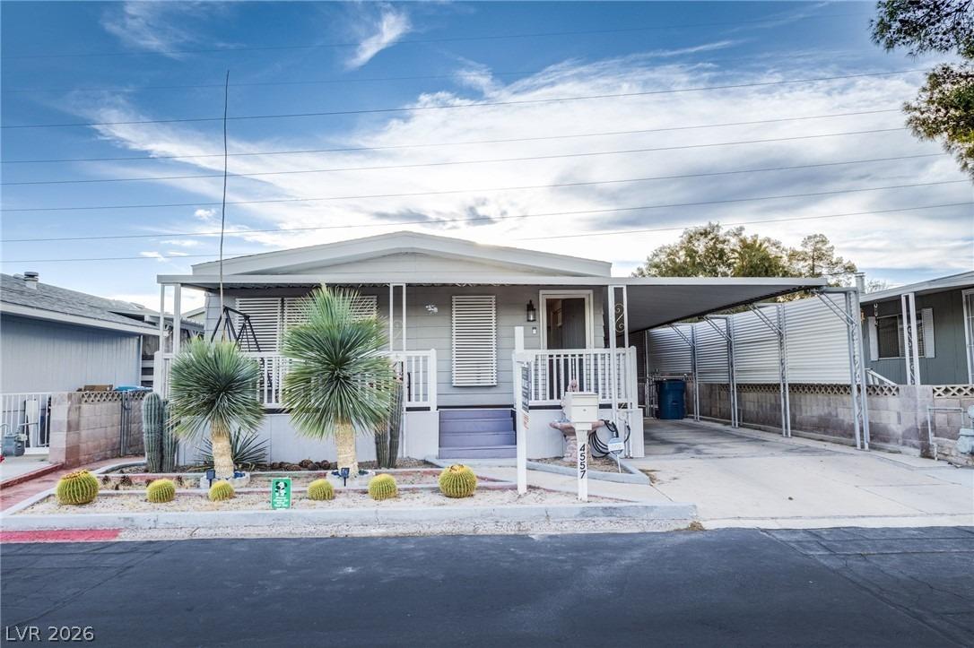 Royal Ridge Blvd, Las Vegas, NV 89103