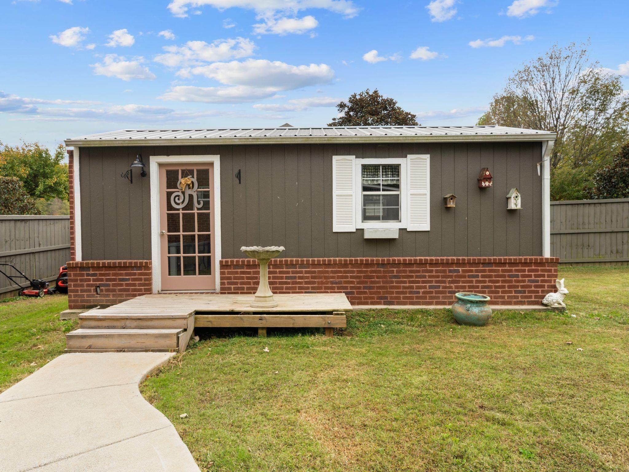 Dixie Bee Rd, Clarksville, TN 37043