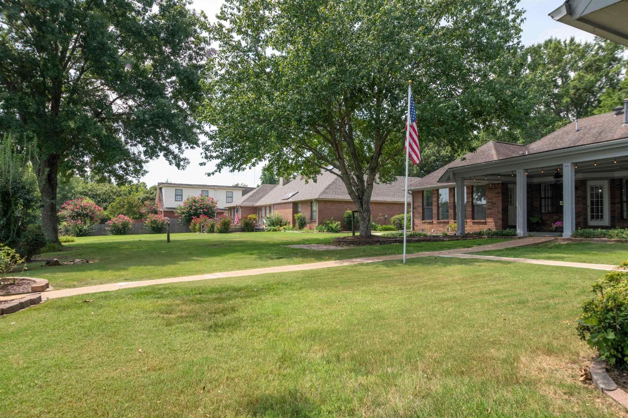 Appling Lake Dr, Bartlett, TN 38133