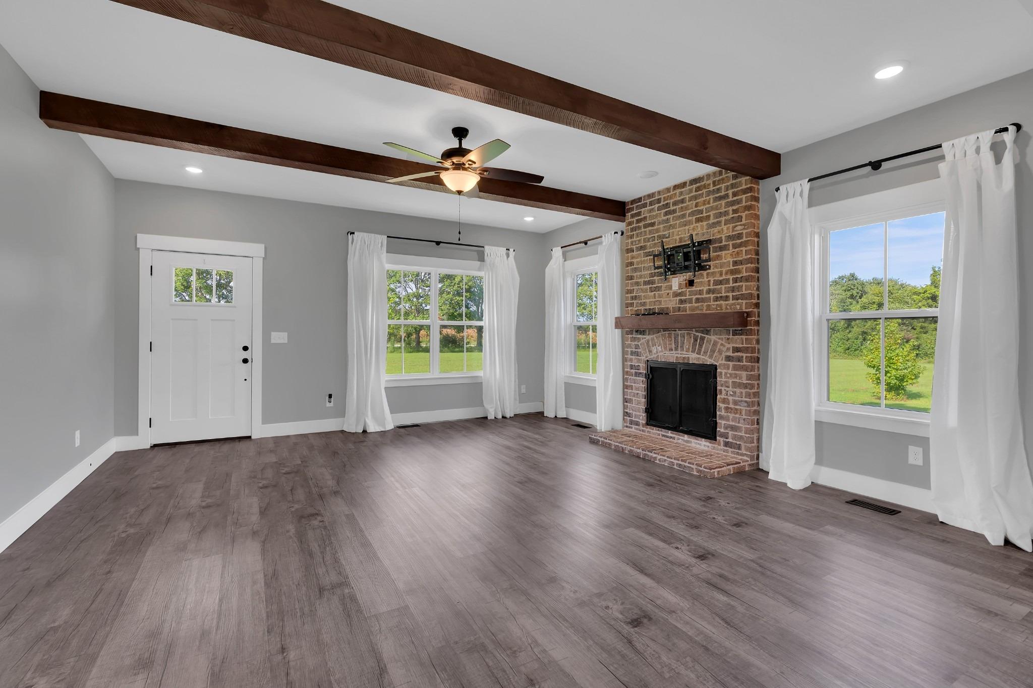 Deer Creek Ln, Tullahoma, TN 37388