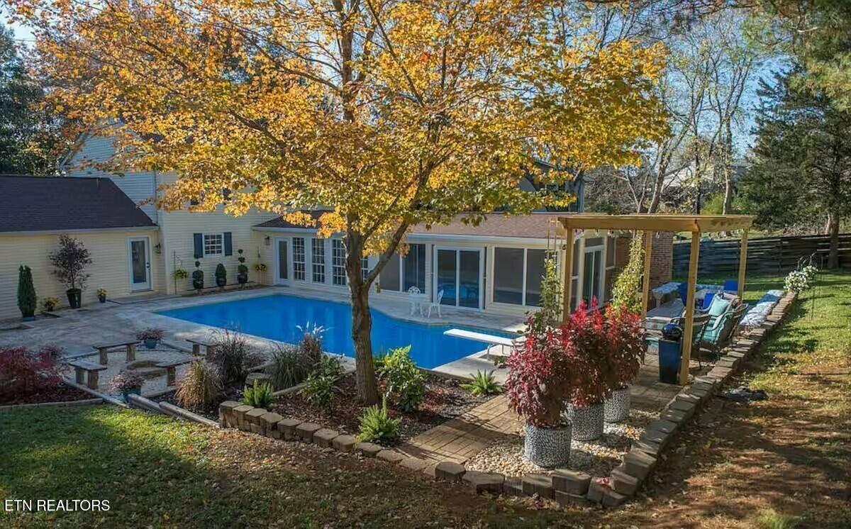 Capistrano Dr, Knoxville, TN 37922