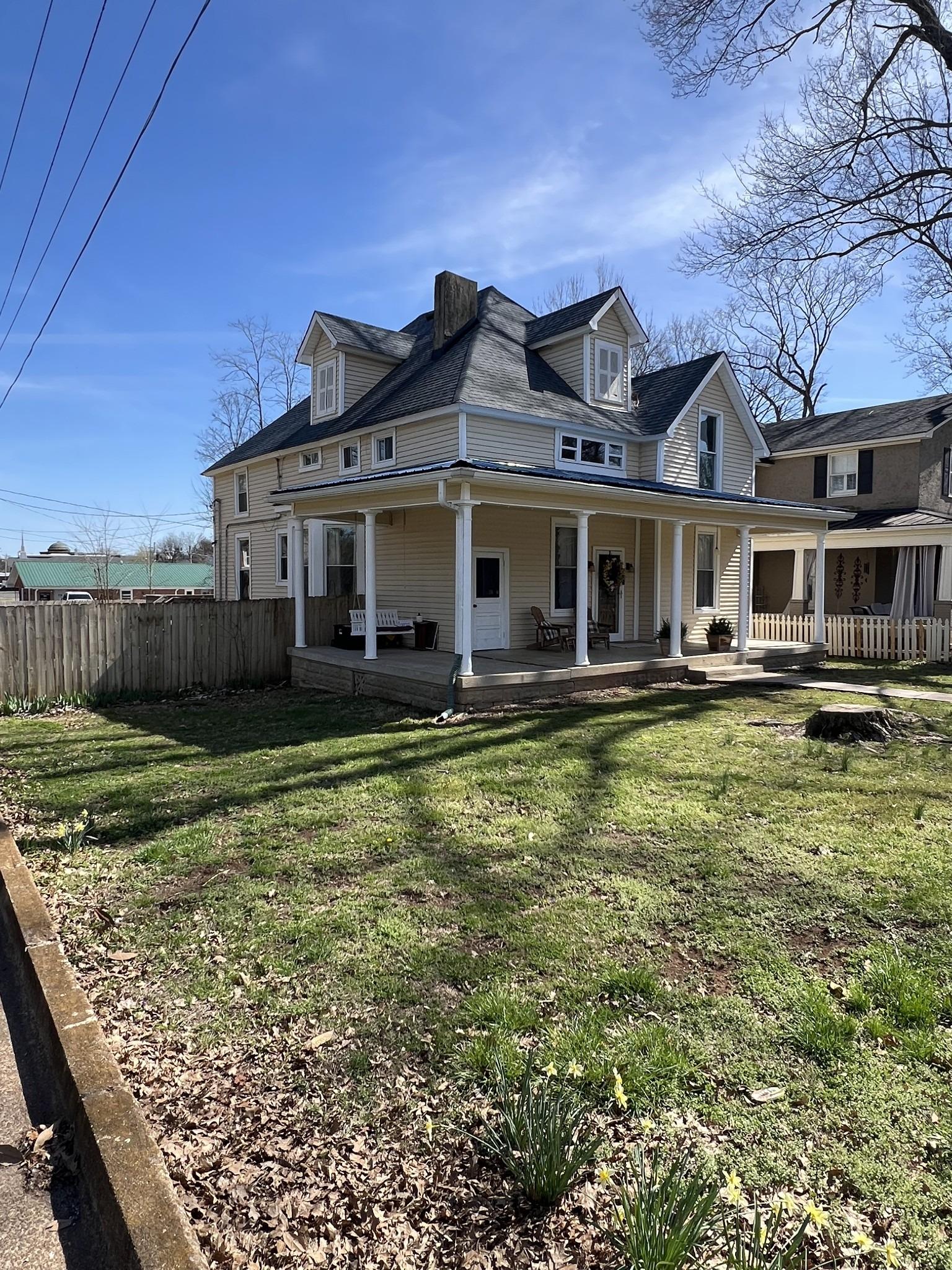 Pleasant St, Mount Pleasant, TN 38474