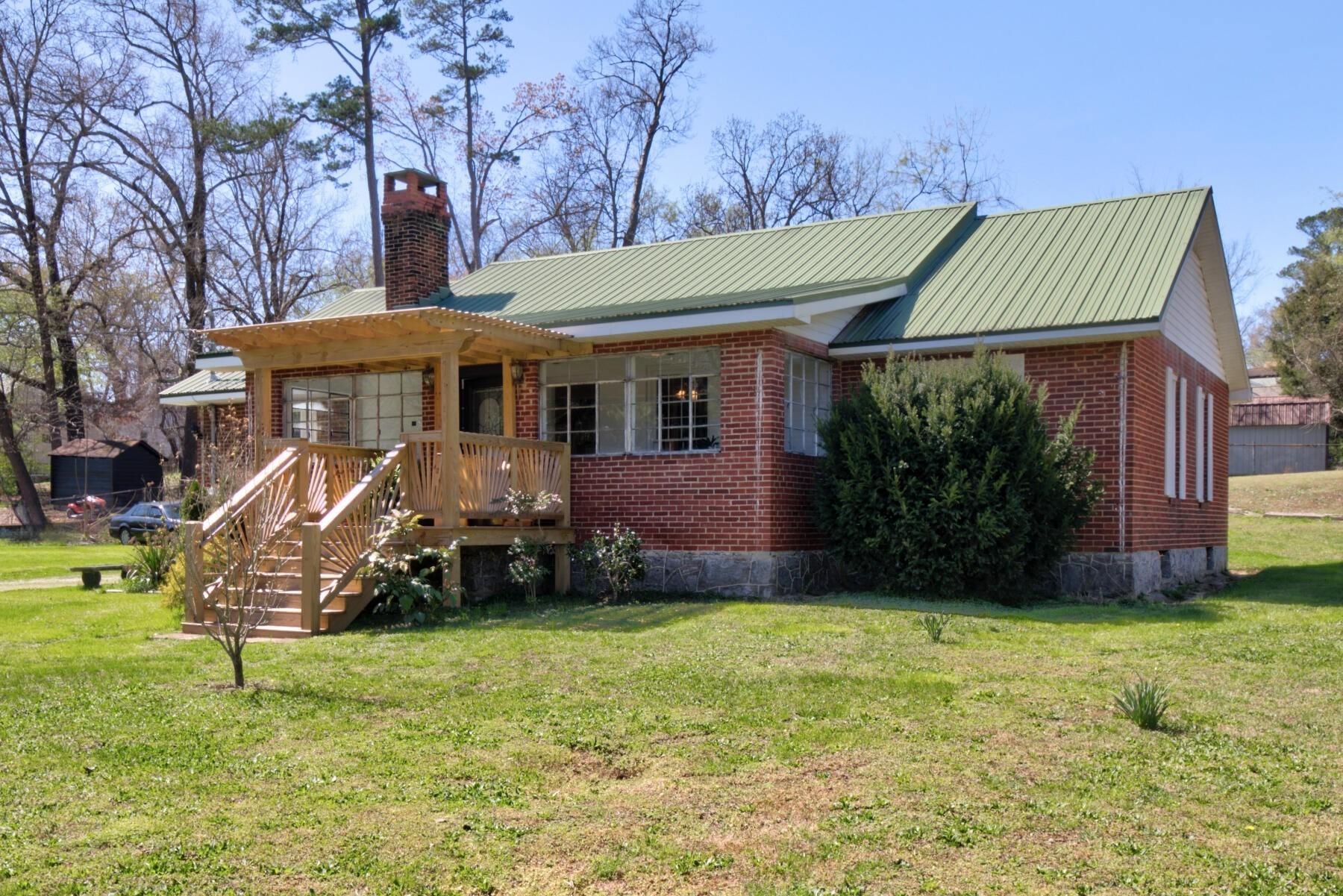 N Oakwood St, Rossville, GA 30741