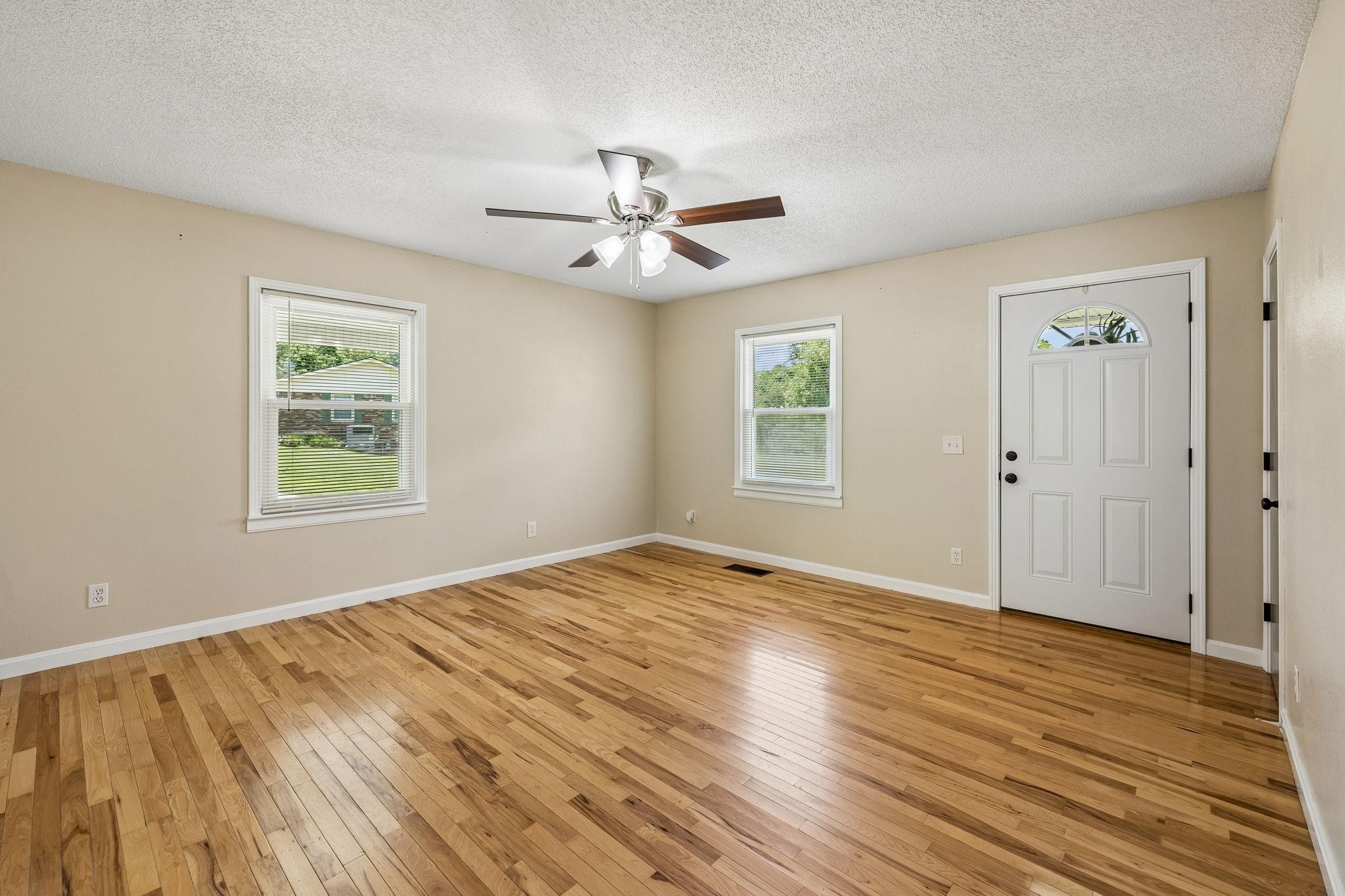 Morris Ln, Pleasant Shade, TN 37145