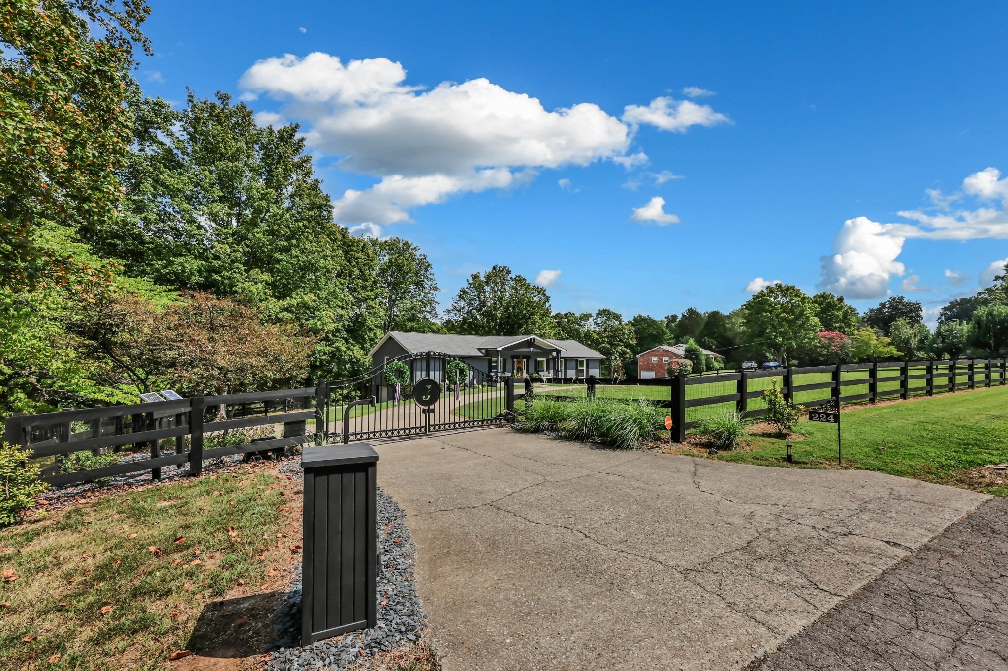 Norma Ct, Clarksville, TN 37043