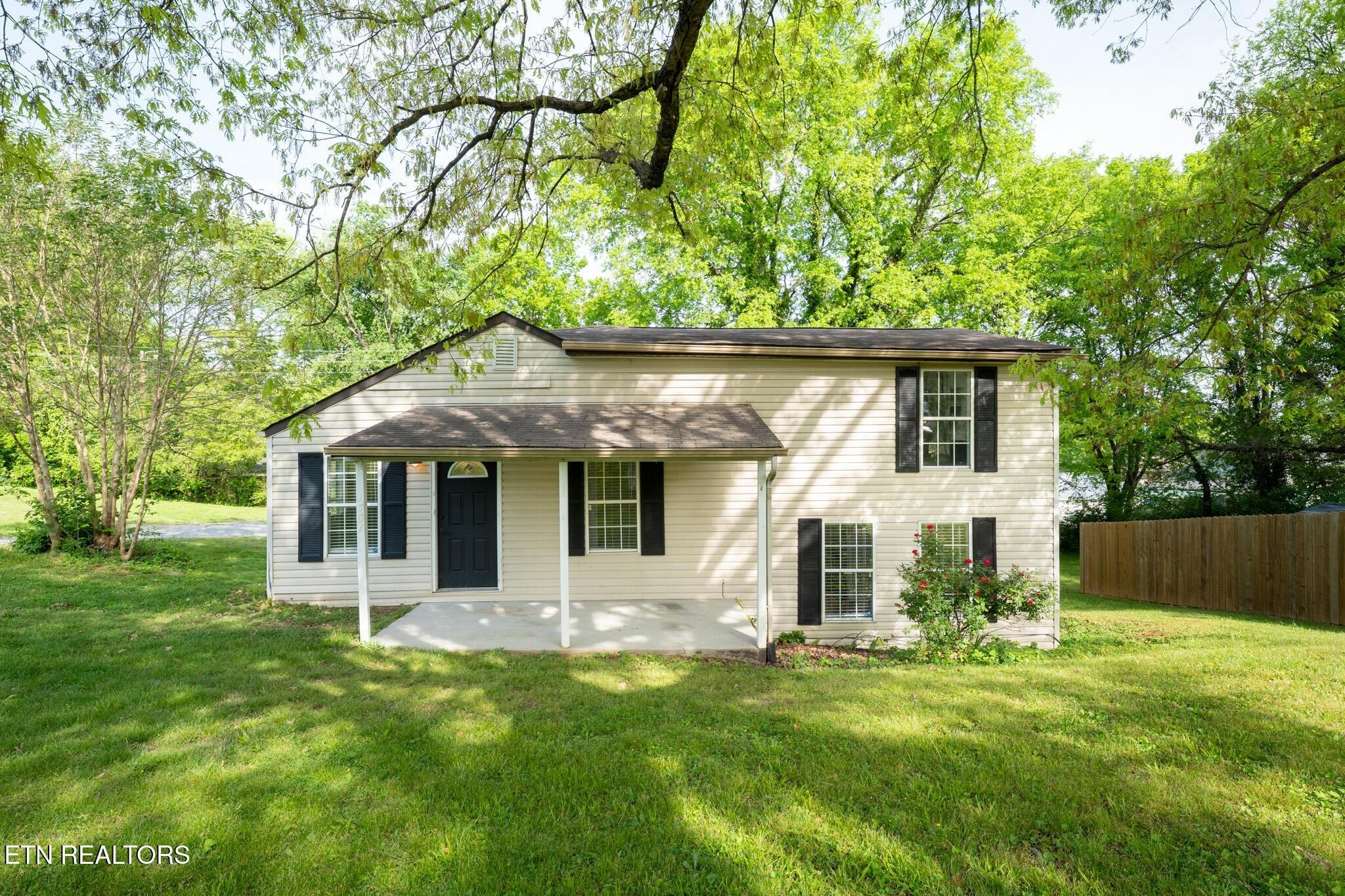 Jefferson Ave, Maryville, TN 37804