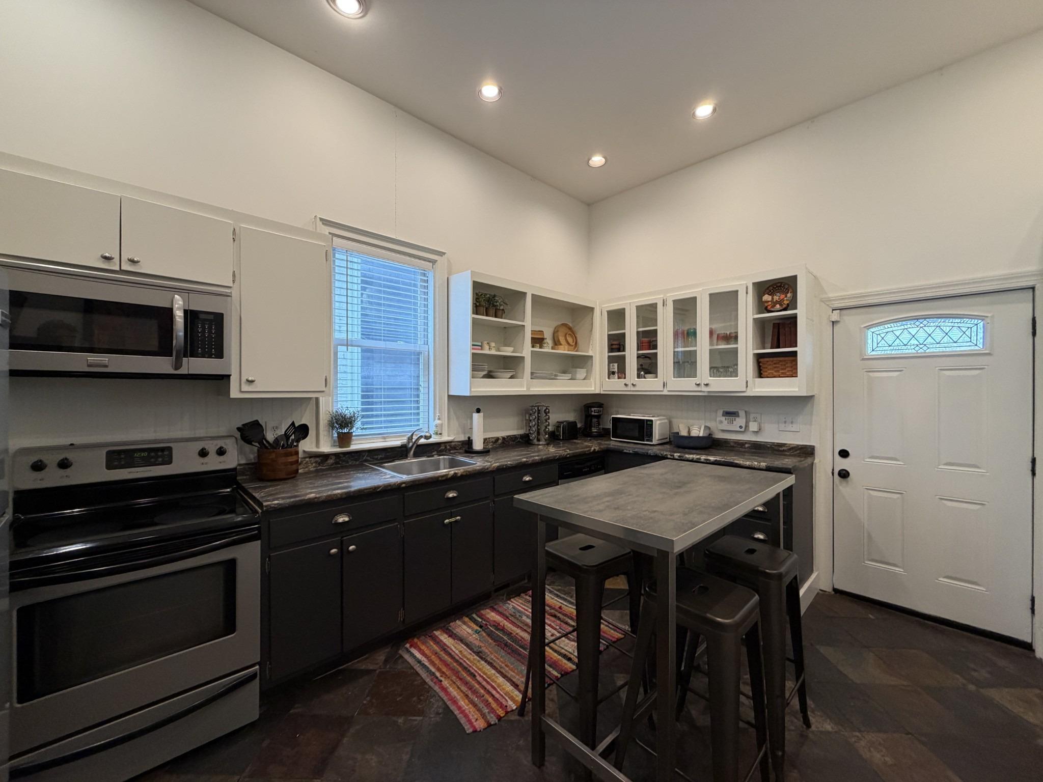3rd Ave S, Nashville, TN 37210