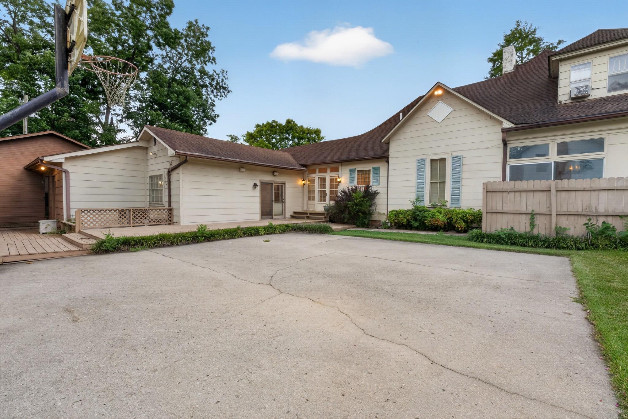 Laurel Ave, South Pittsburg, TN 37380