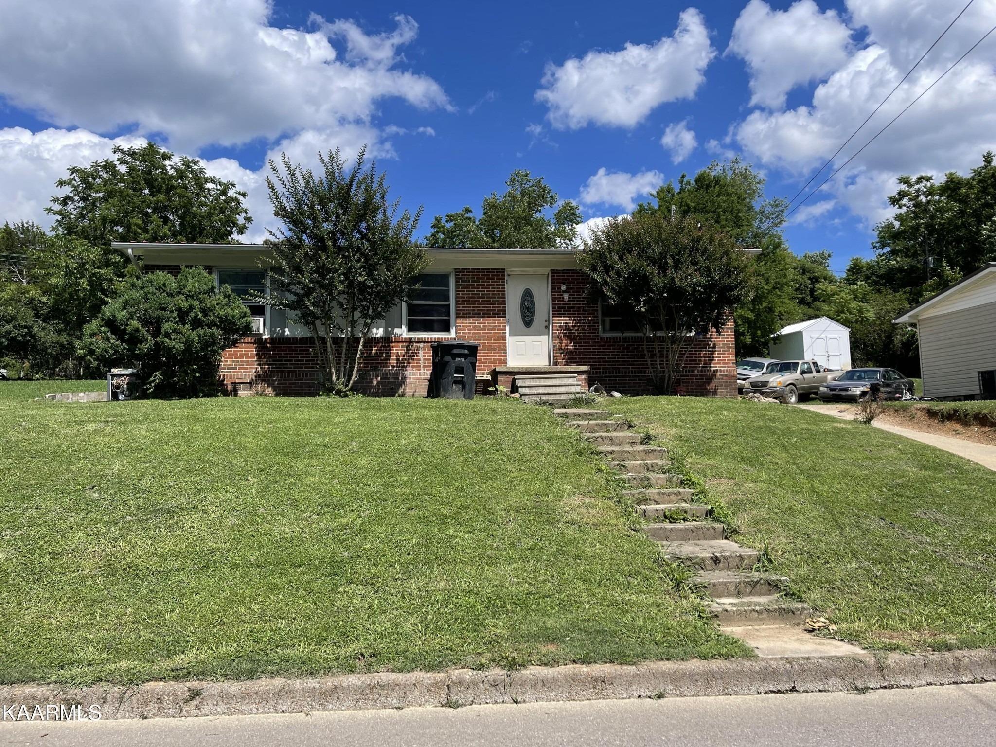 N Jackson St, Athens, TN 37303