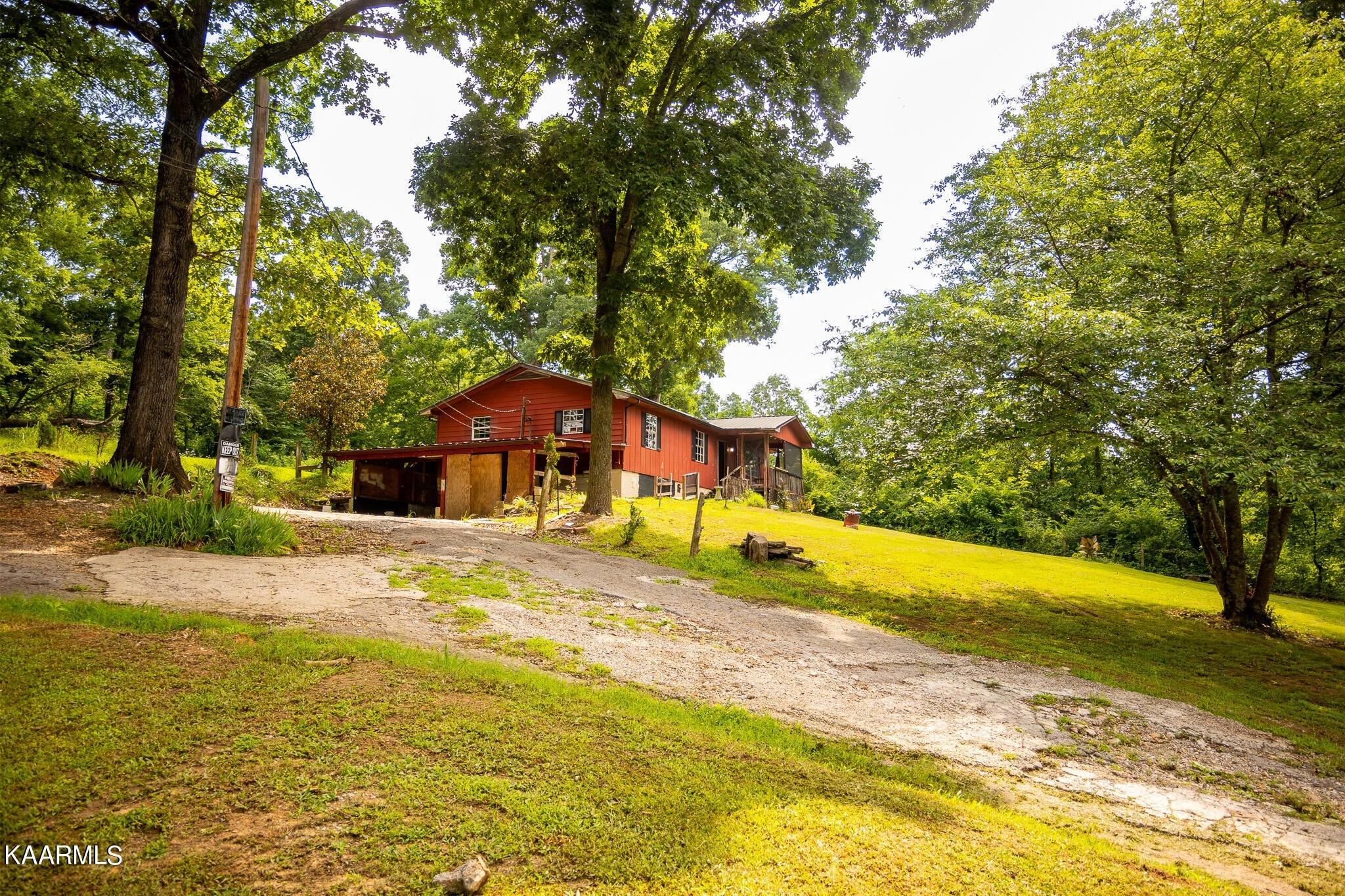 Howell Rd, Mascot, TN 37806