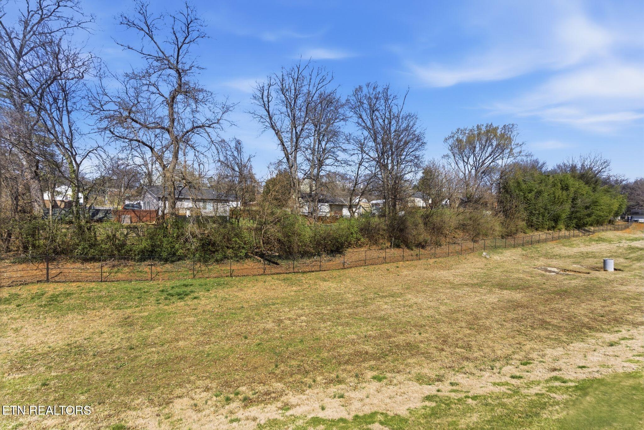 Graham Way, Knoxville, TN 37912
