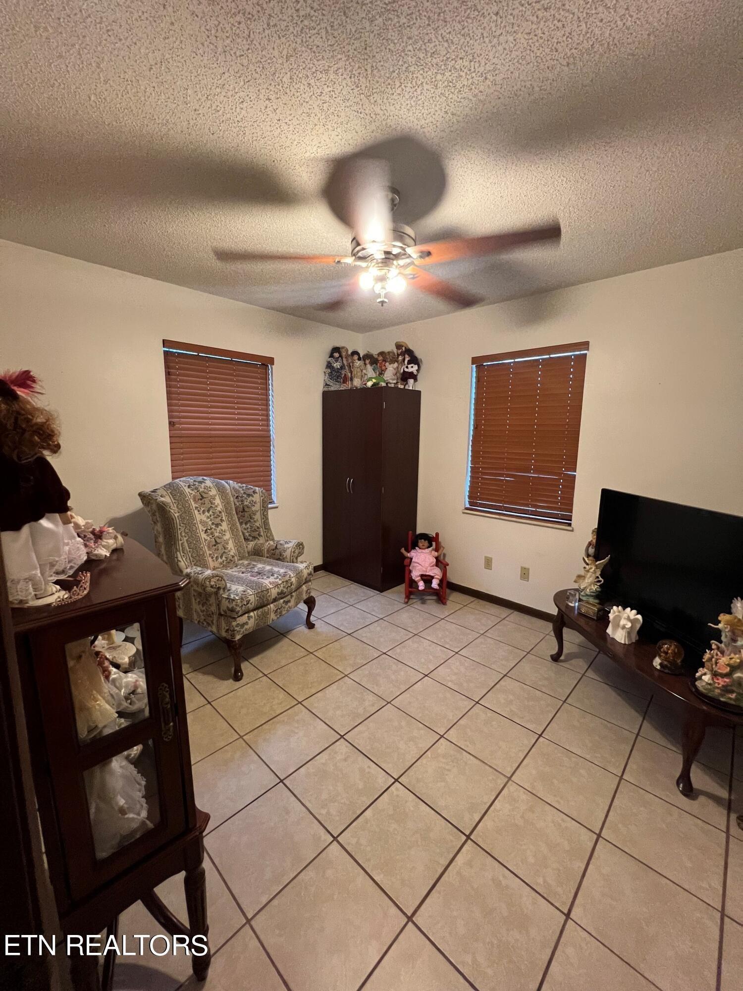 Oakland Dr, Knoxville, TN 37918
