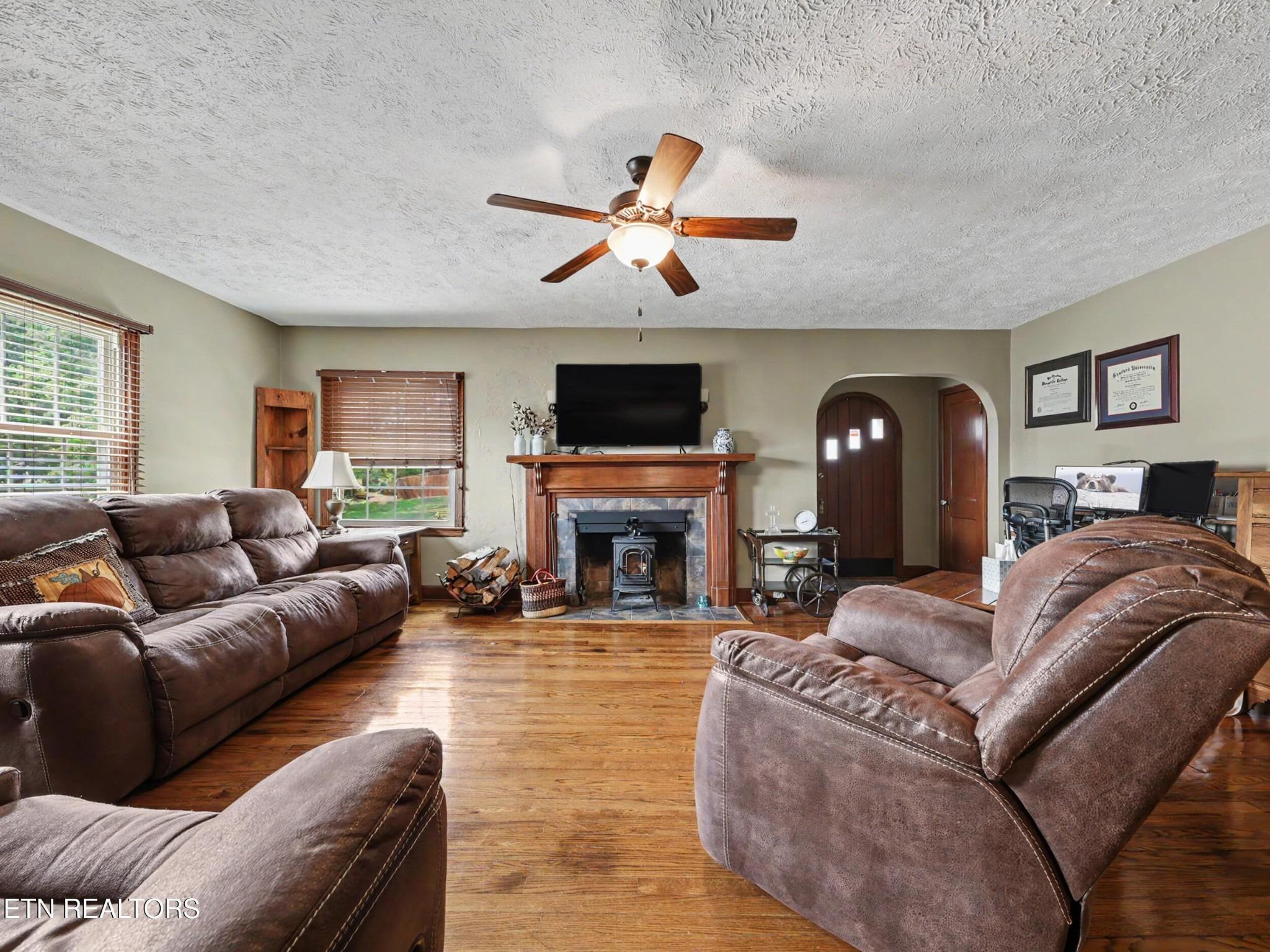Gilbert St, Alcoa, TN 37701