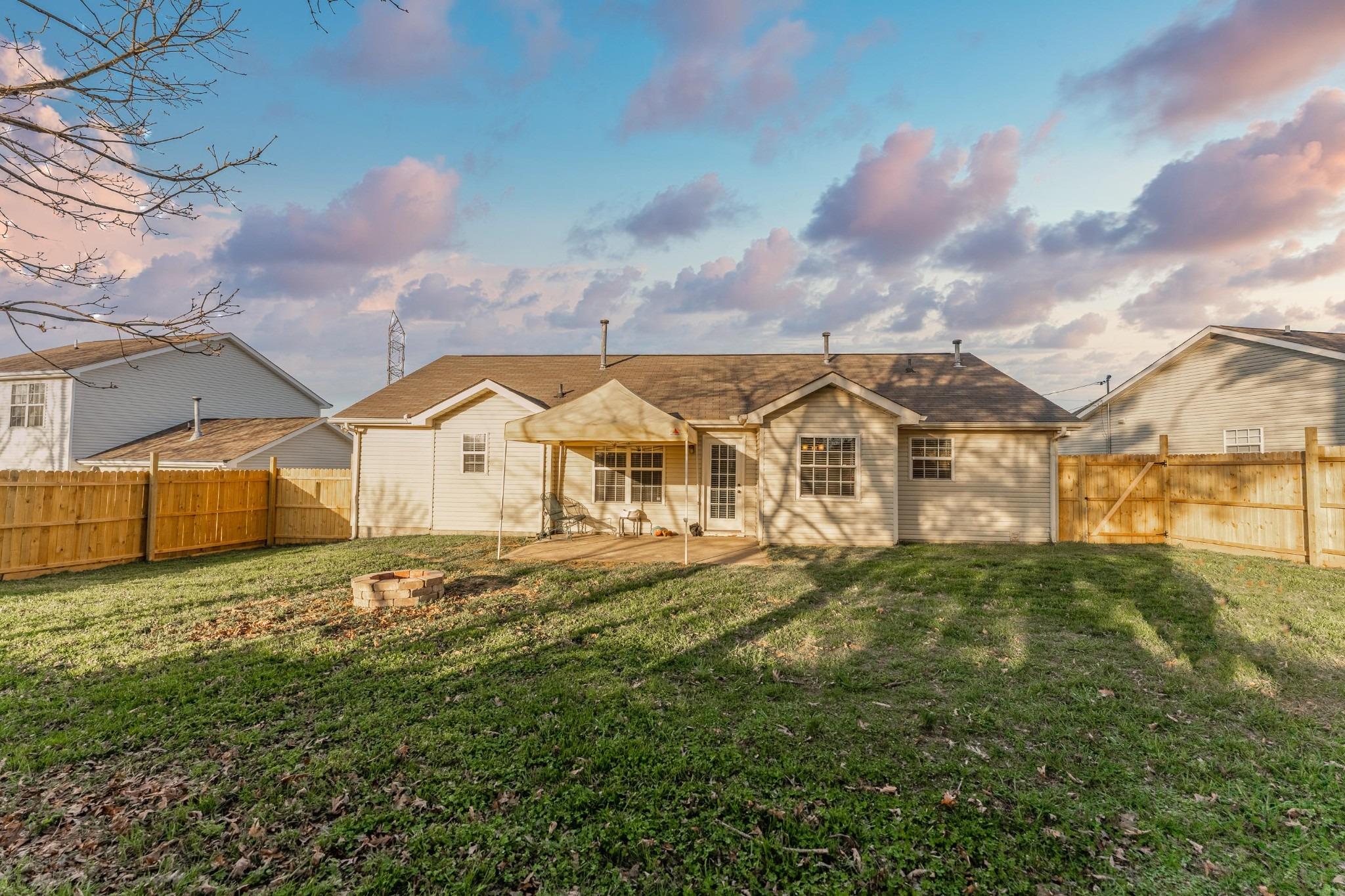 Torch Light Ln, Knoxville, TN 37921