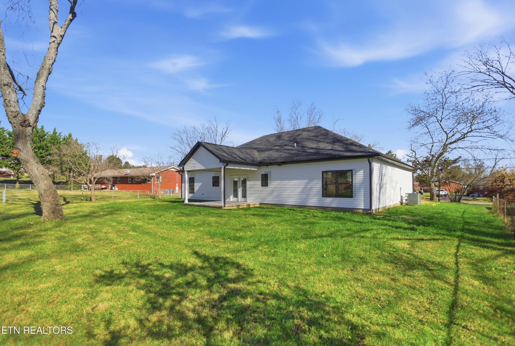 Stoneleigh Rd, Knoxville, TN 37912
