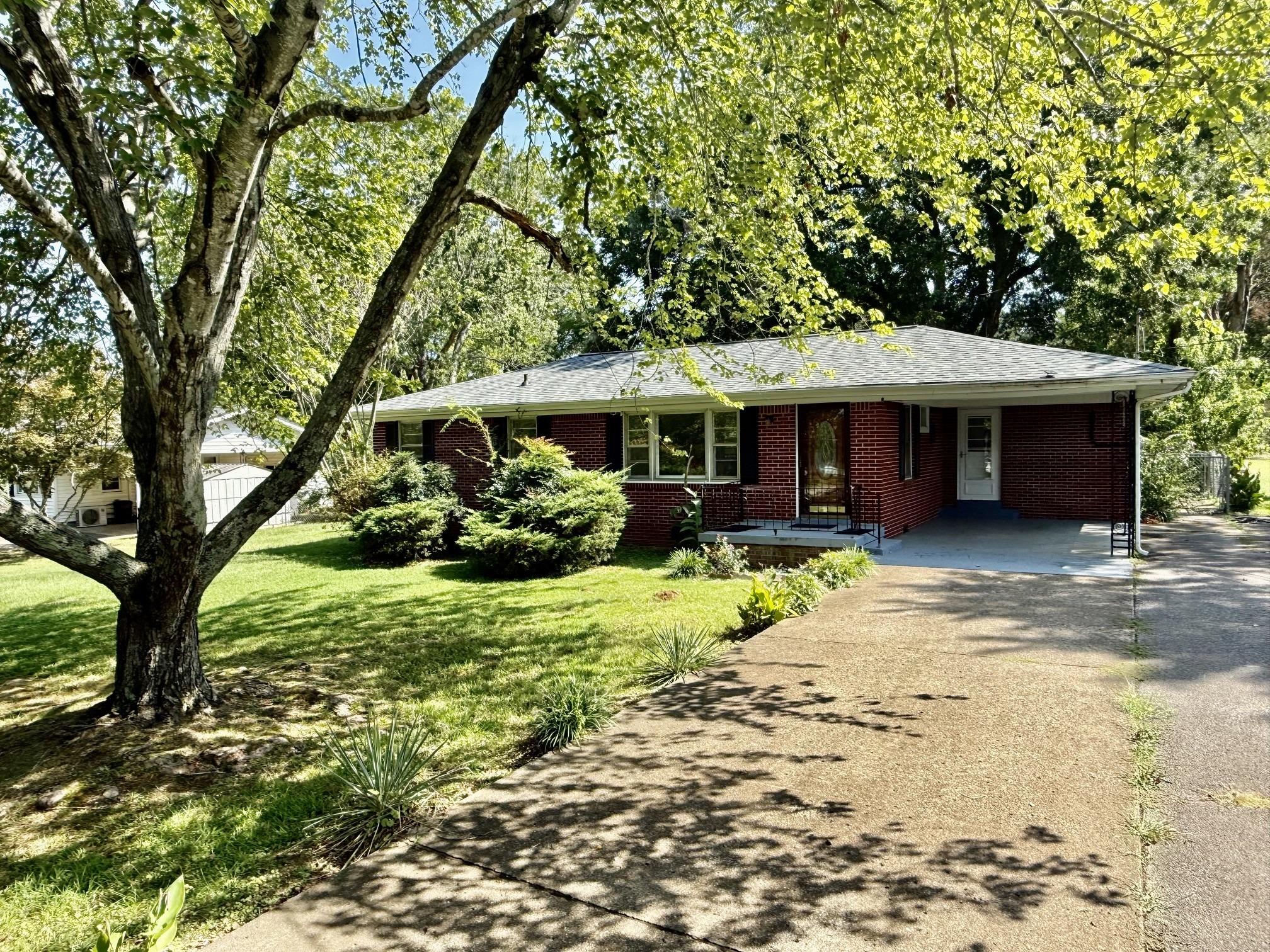 Patterson St, Paris, TN 38242