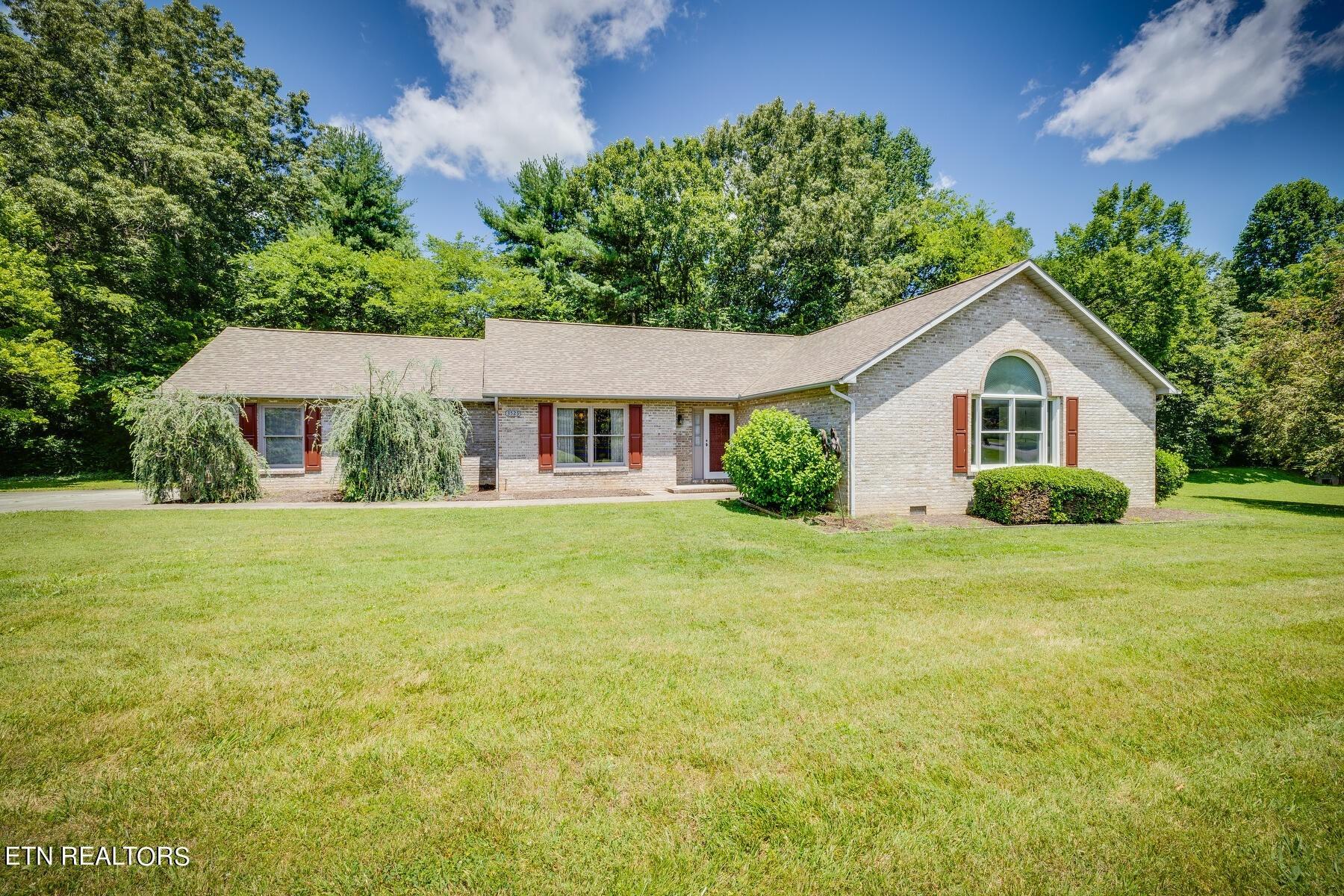 Greywolfe Dr, Knoxville, TN 37921