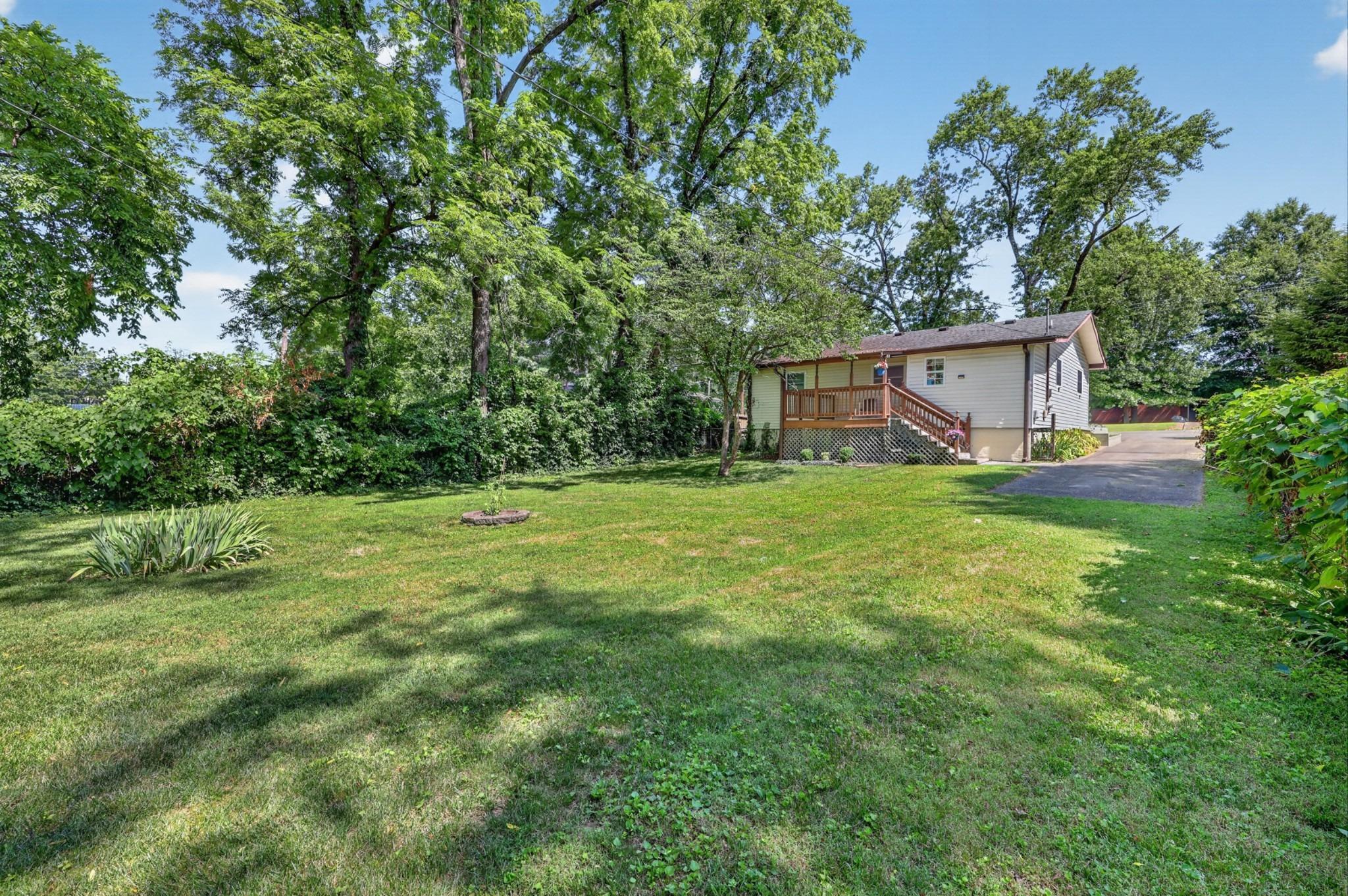 Joann St, Gallatin, TN 37066
