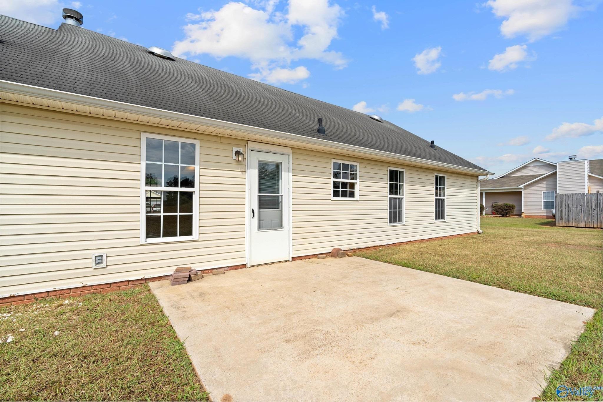 Earnhardt Dr, New Market, AL 35761