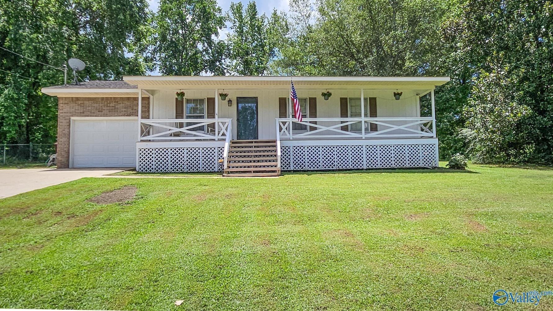 Snake Rd, Athens, AL 35611