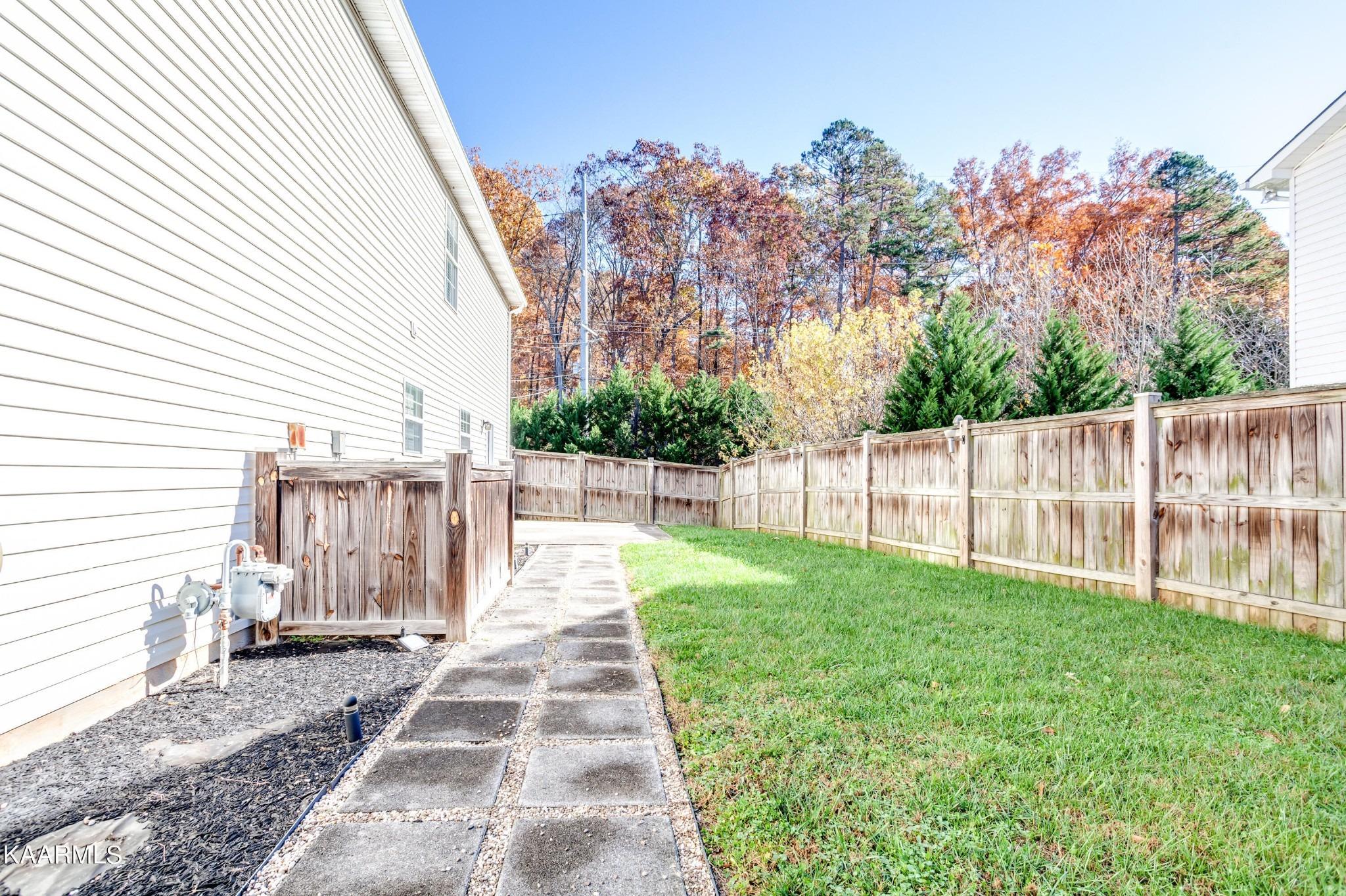 Pebble Shore Ln, Knoxville, TN 37931