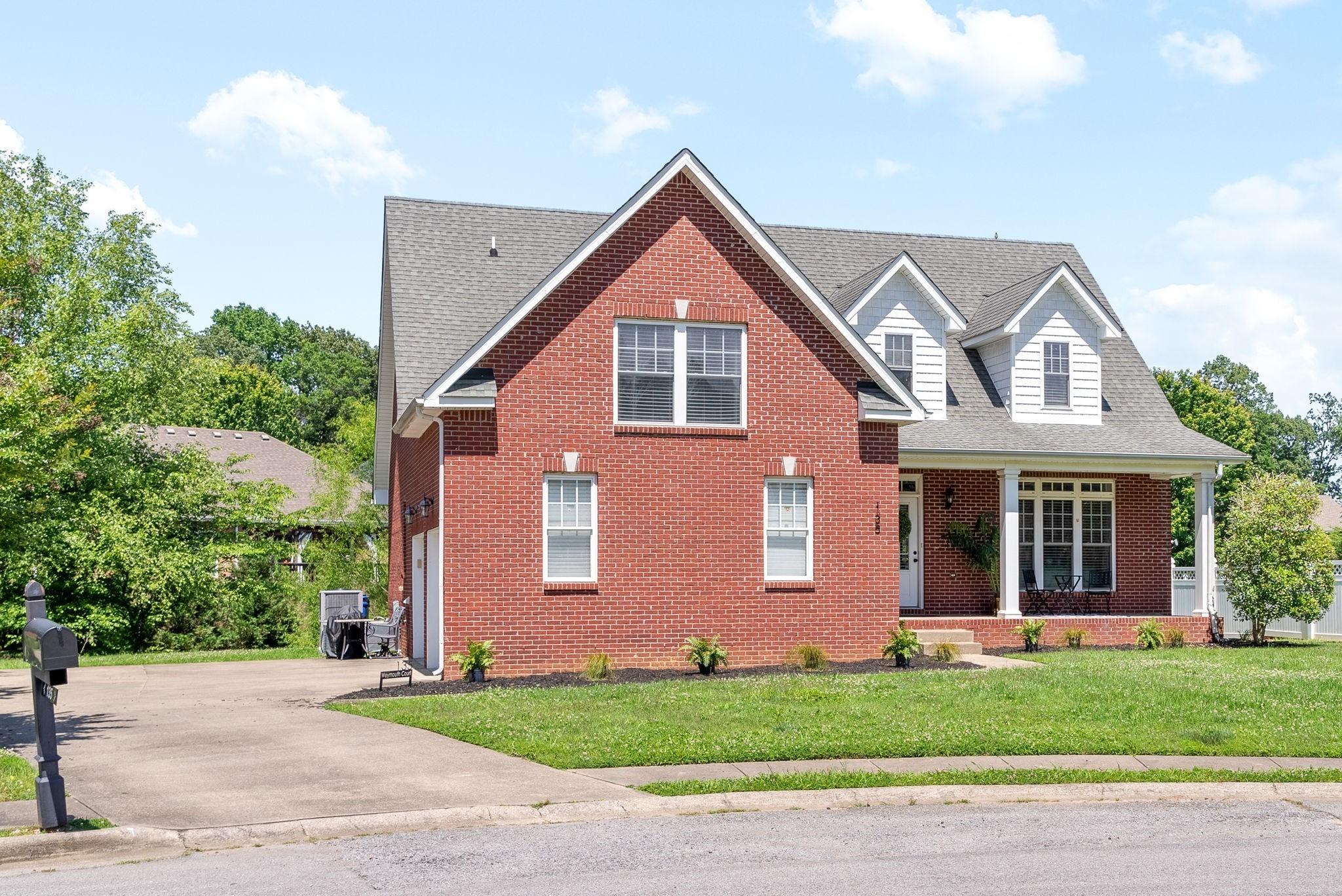 Weymouth Ct, Clarksville, TN 37043