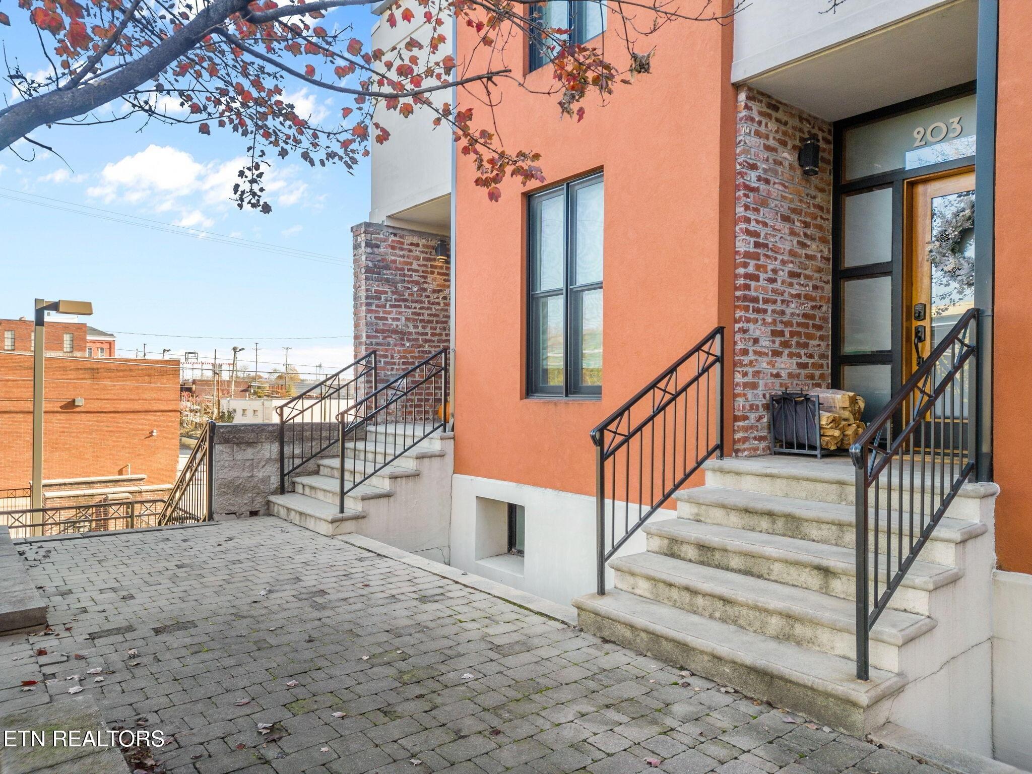 Mews Way, Knoxville, TN 37917