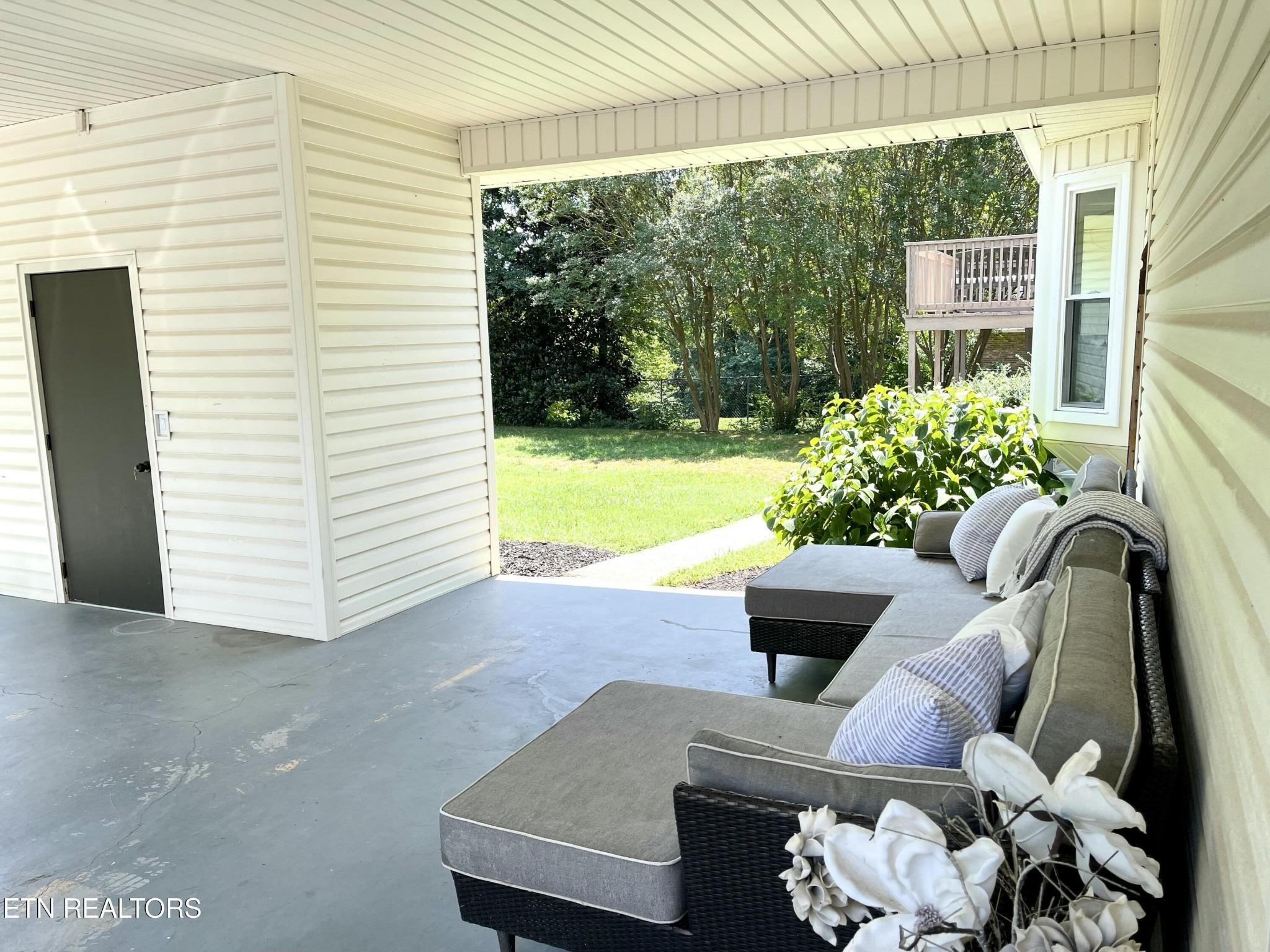 Naples Rd, Knoxville, TN 37923
