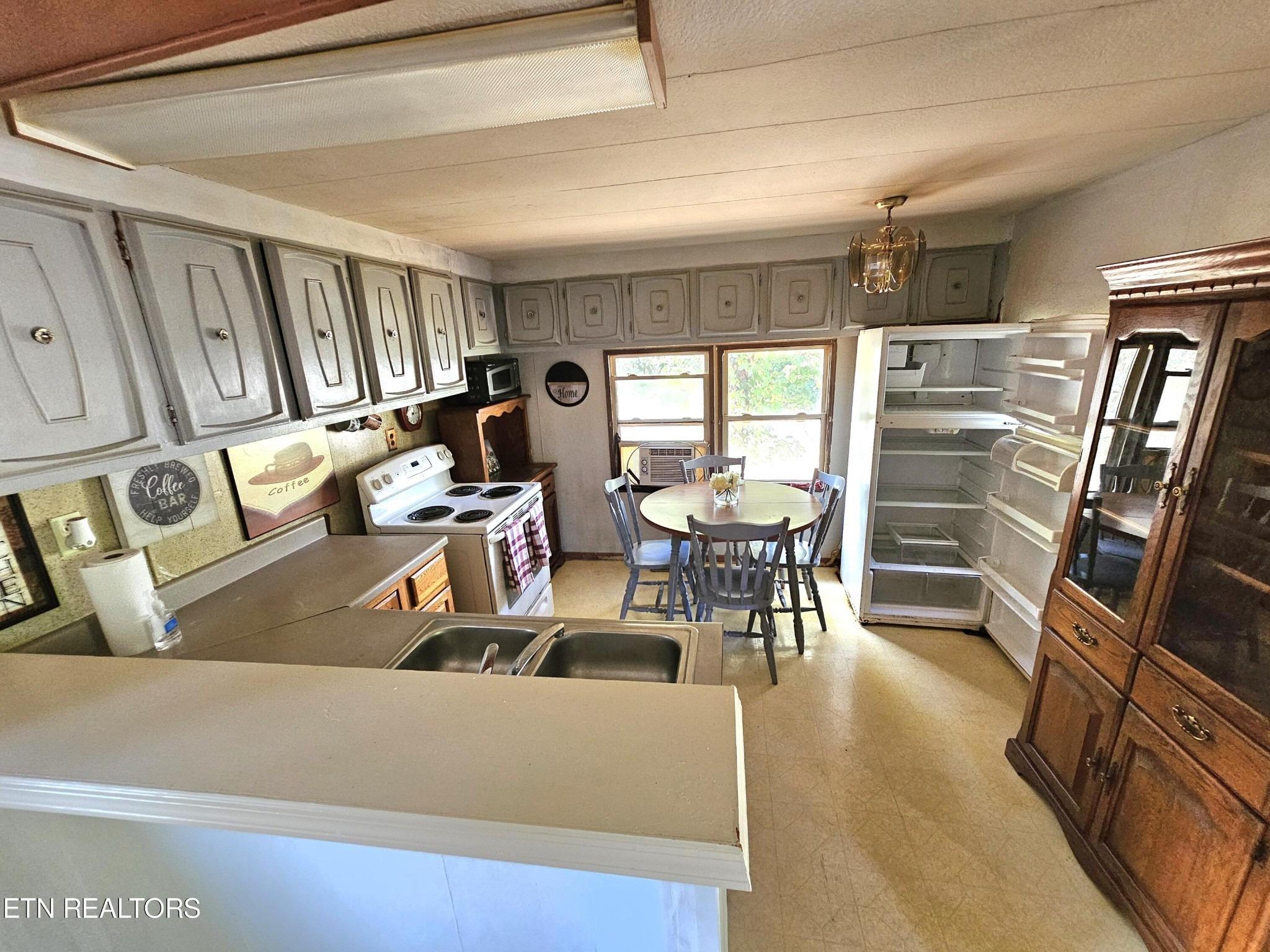 W 7th Ave, Lenoir City, TN 37771